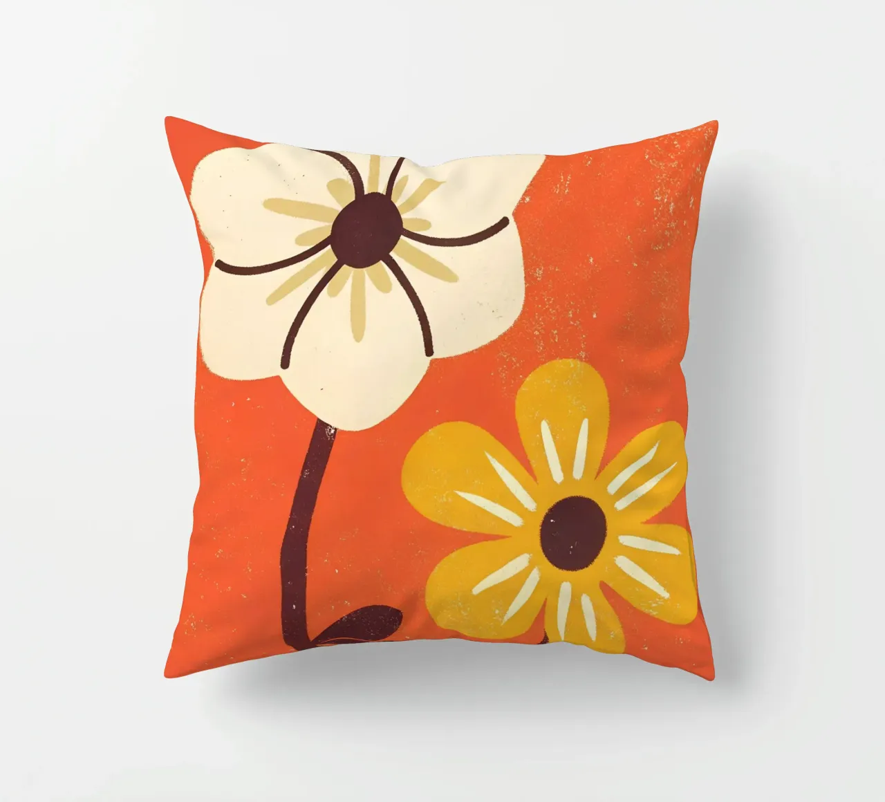 Fiori retrò pop cuscino da THE LATEST SHOP