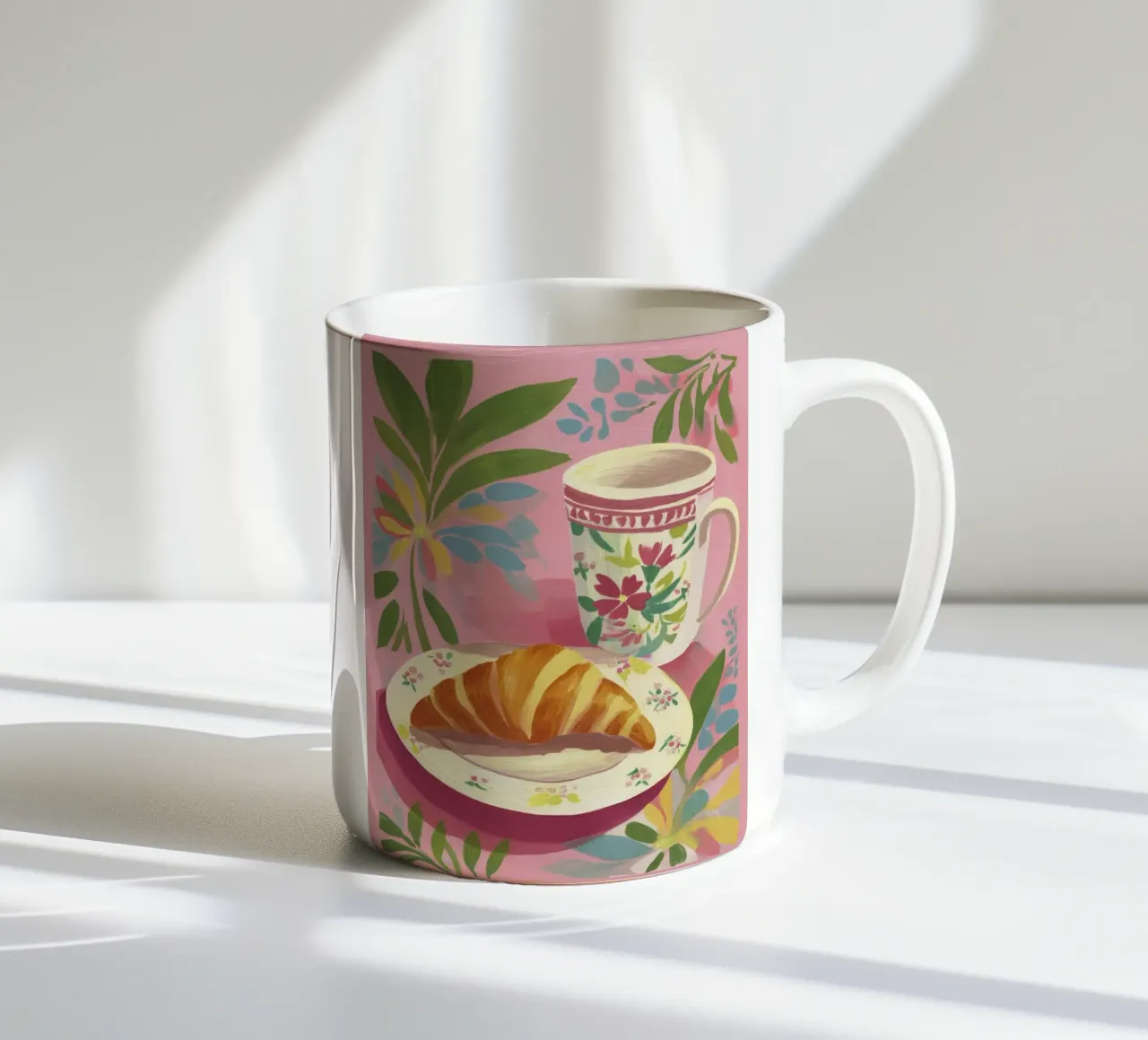 Abstracte croissant en bloemenkop Matisse-stijl op roze keramische mok van Modern Muse