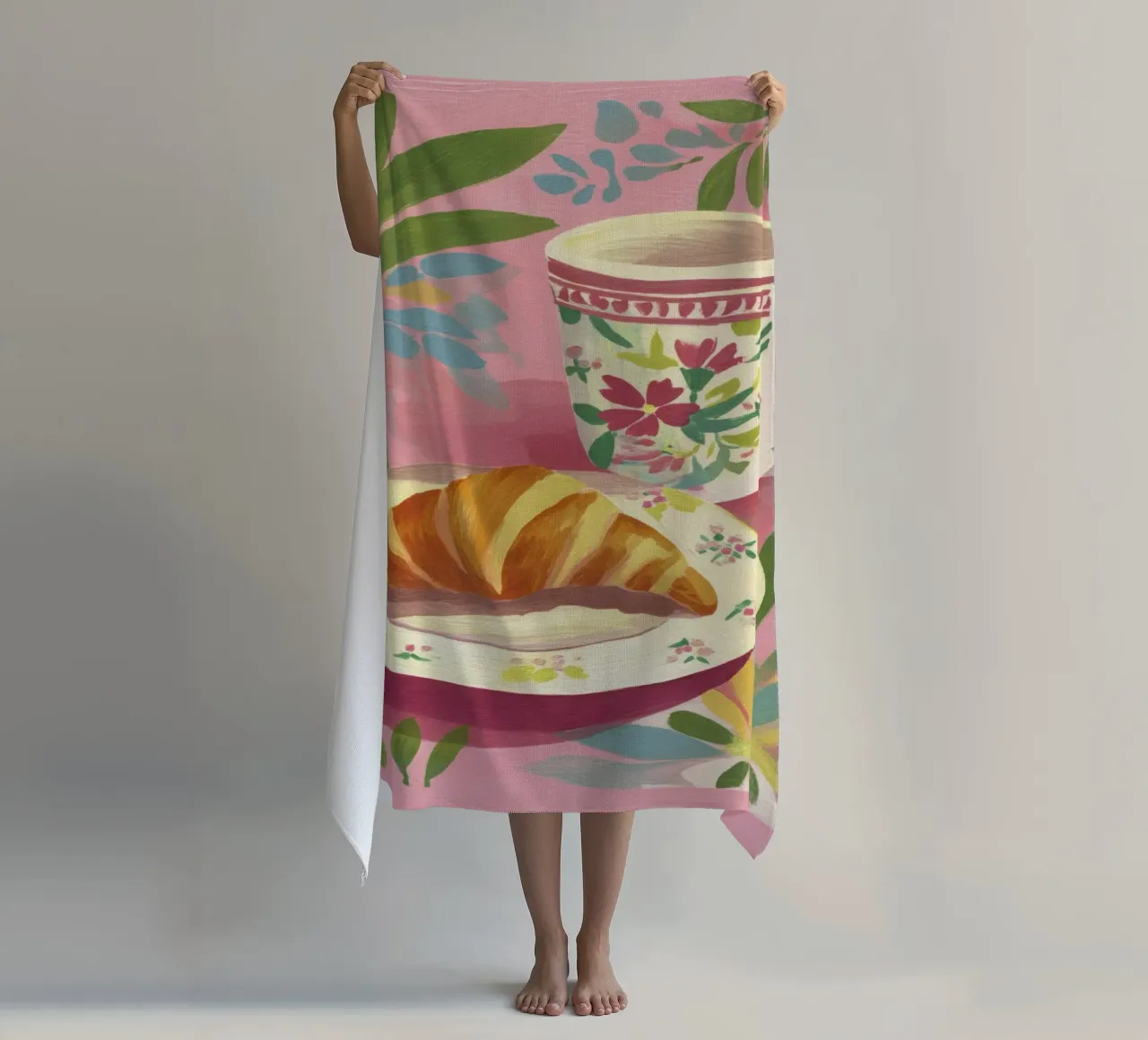 Croissant astratto e coppa floreale stile Matisse su rosa telo mare da Modern Muse