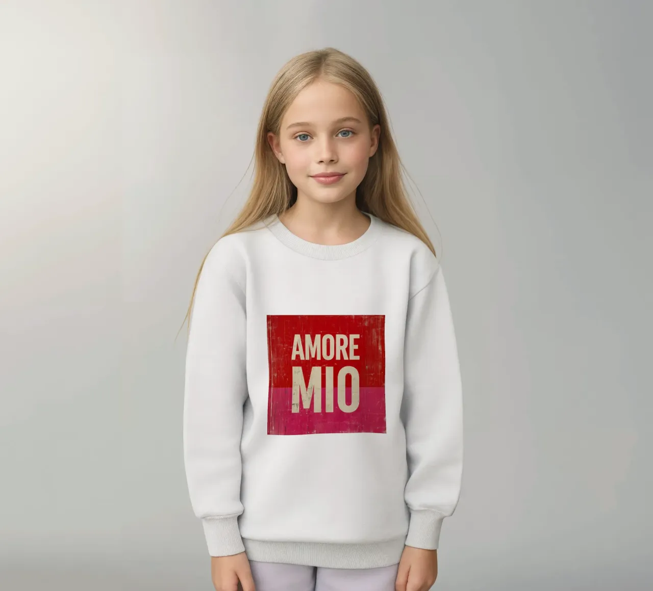 "Amore Mio" Tipografia in grassetto su vibrazioni grunge rosse e rosa felpa bambino da Modern Muse