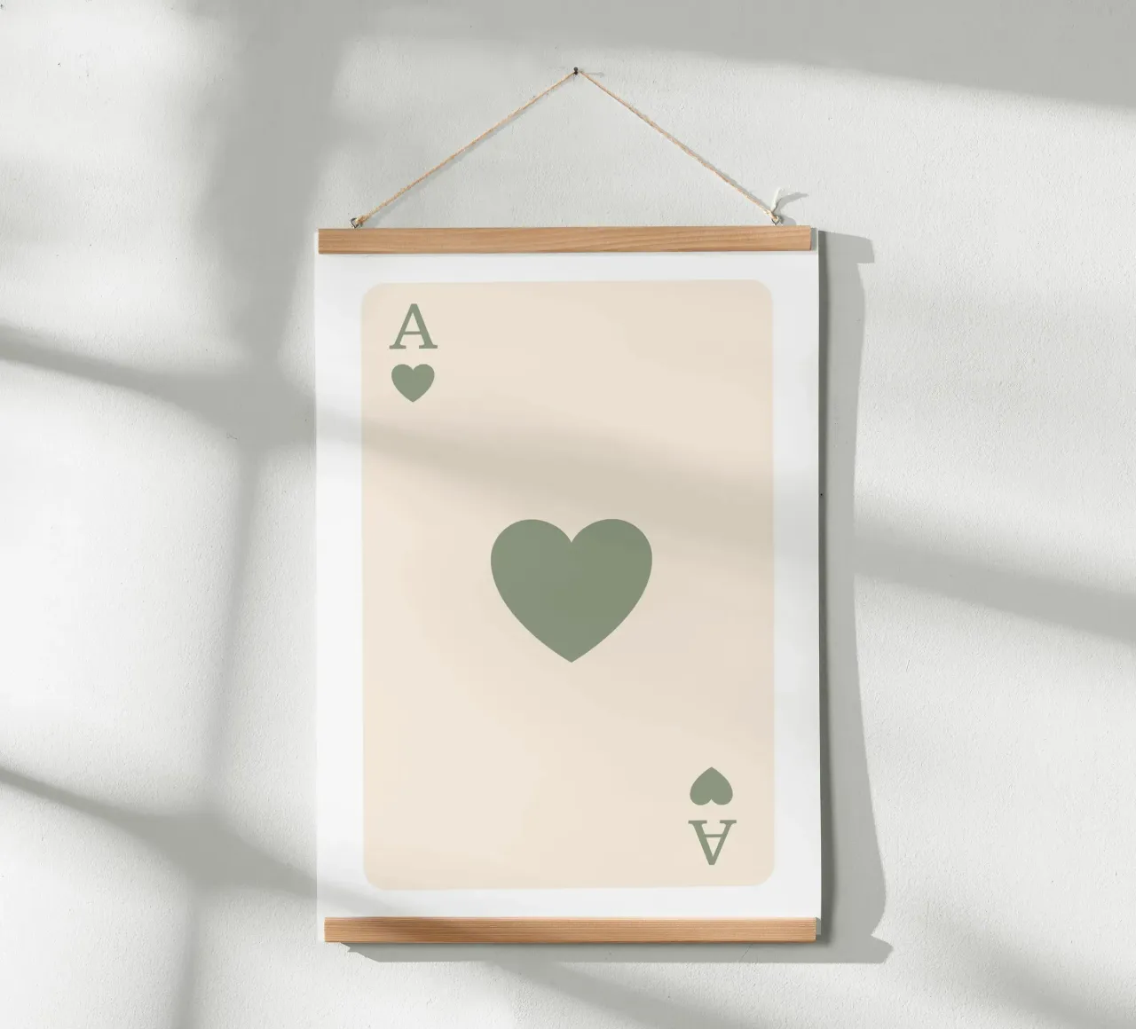Minimalistische saliegroene harten aas print | kunst poster met aluminium frame van NorwesClub