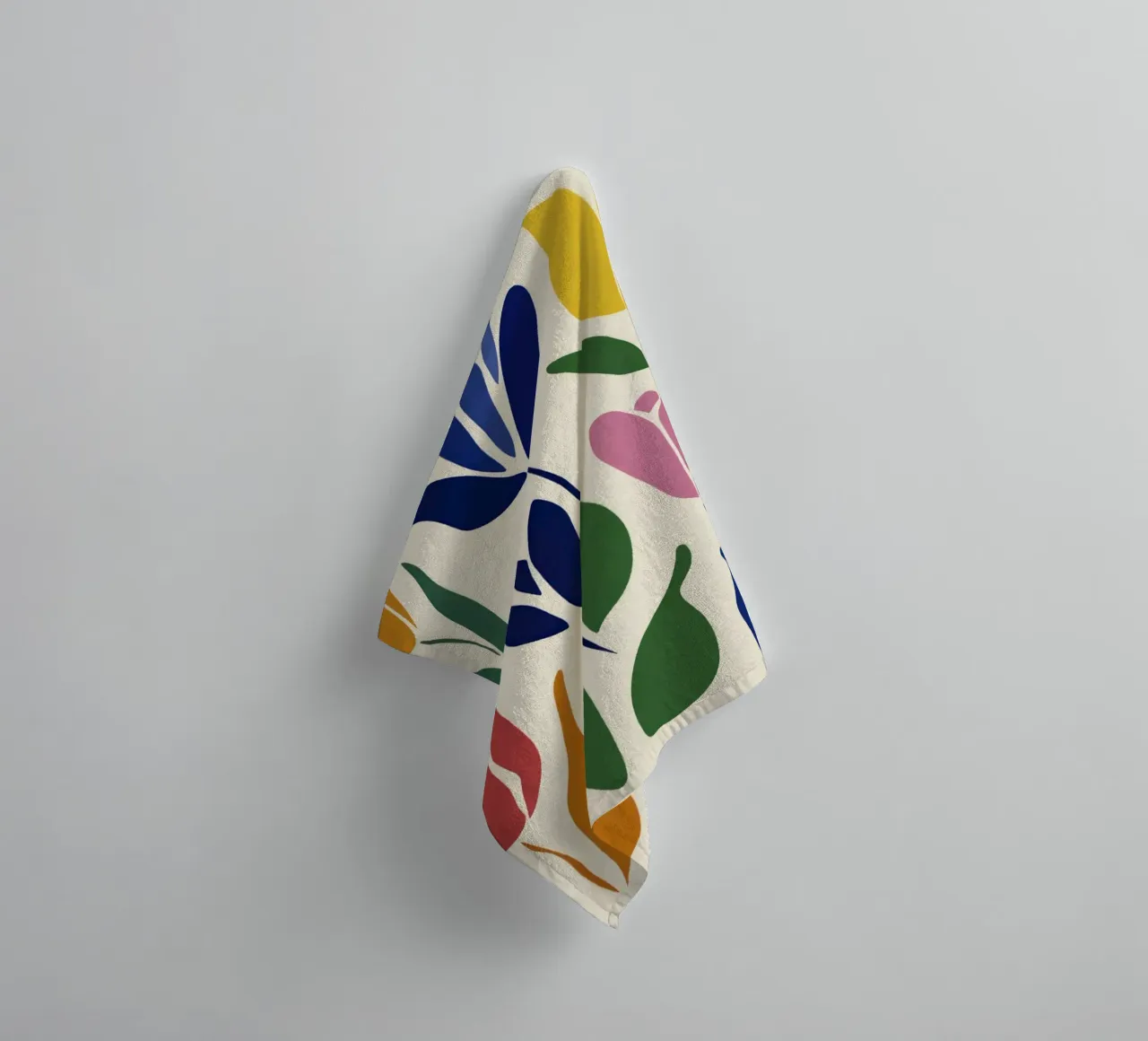 Tulipani colorati e audaci in stile midcentury ispirato a Matisse asciugamano da bagno da Modern Muse