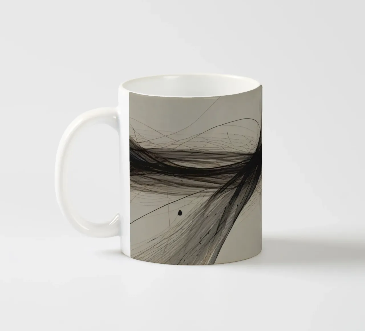 Disegno astratto in bianco e nero con linee che si intersecano tazza in ceramica da DesignDoodle