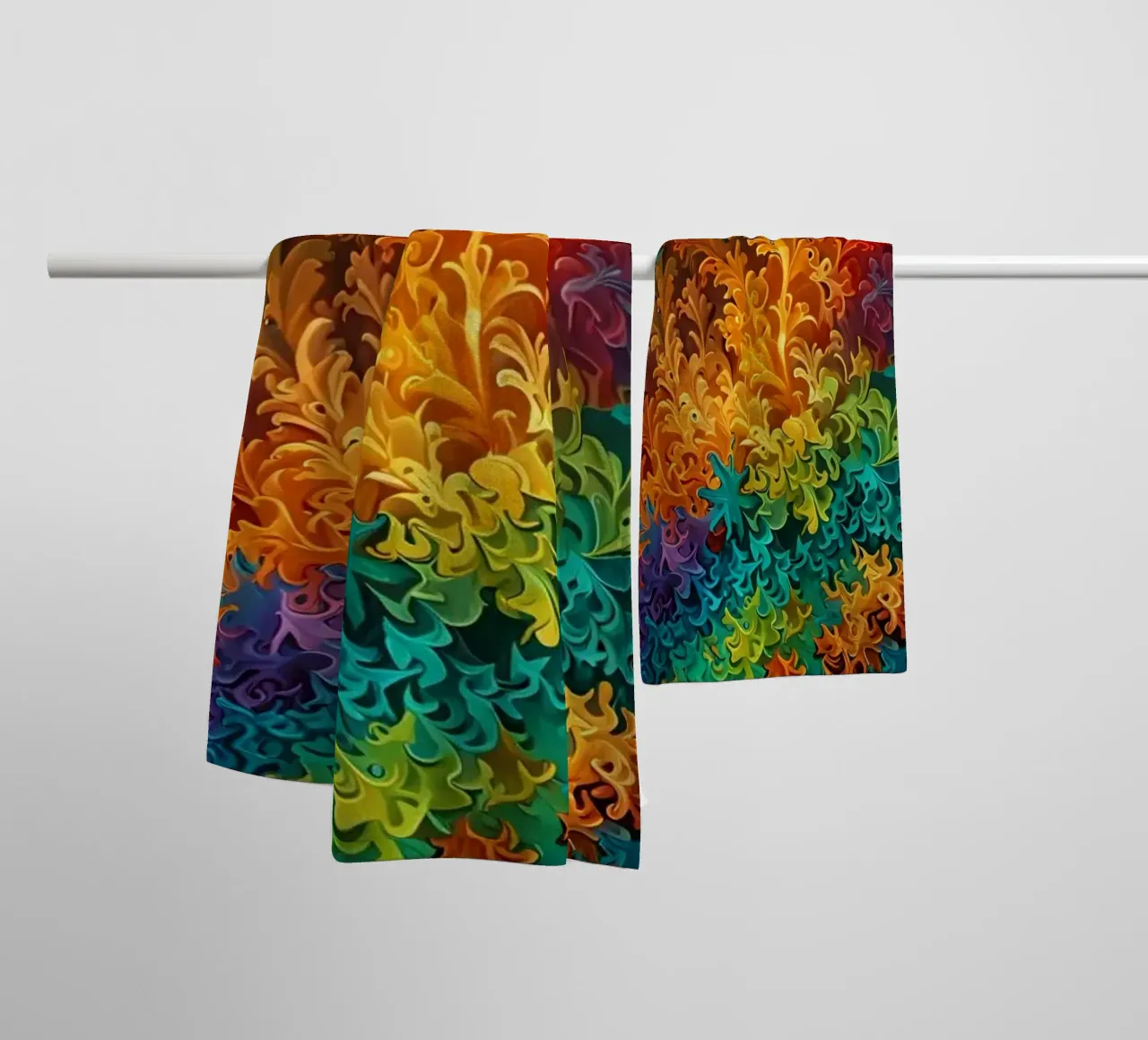 Motif abstrait fractal coloré ressemblant à des feuilles tourbillonnantes serviette de bain de DesignDoodle
