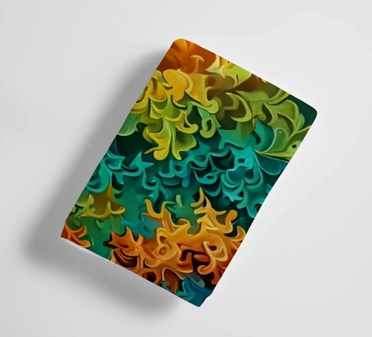 Motif abstrait fractal coloré ressemblant à des feuilles tourbillonnantes serviette de bain de DesignDoodle