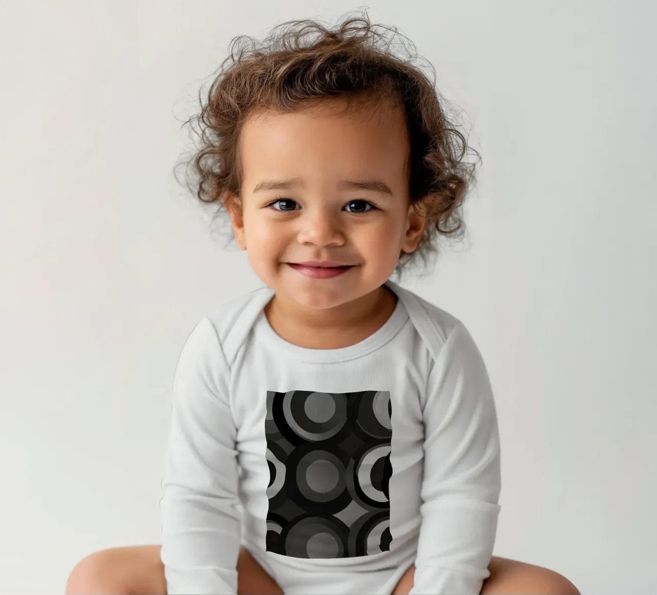 Abstract patroon van overlappende cirkels in verschillende tinten babyrompertje lange mouwen van DesignDoodle