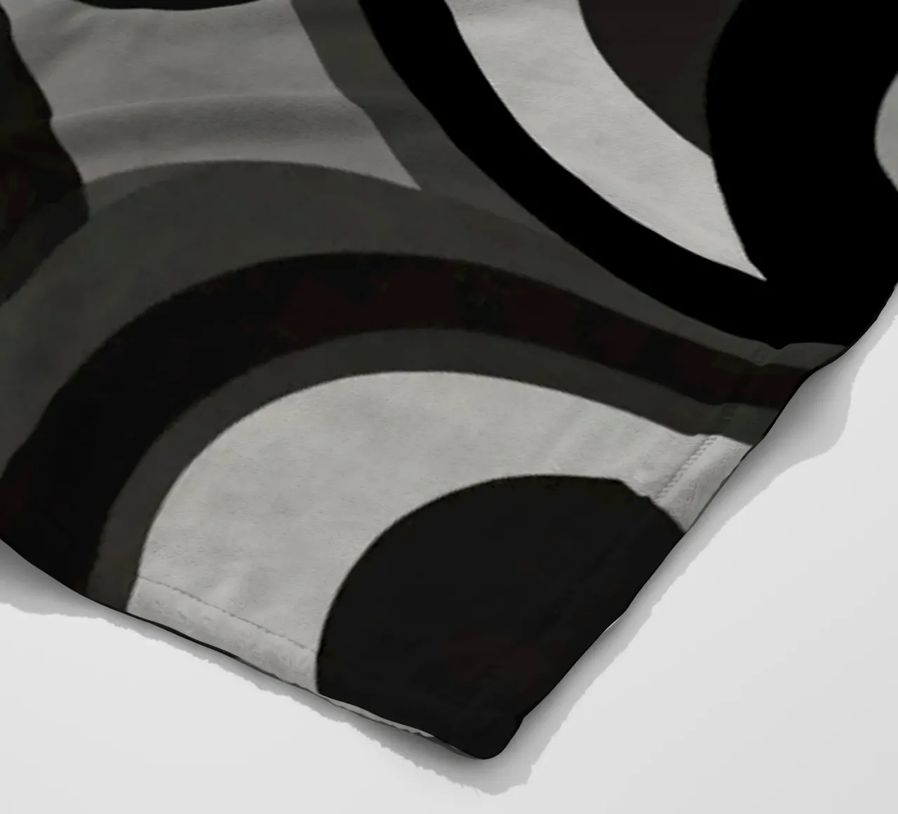 Abstraktes Muster aus sich überlappenden Kreisen in verschiedenen Farbtönen Fleecedecke von DesignDoodle