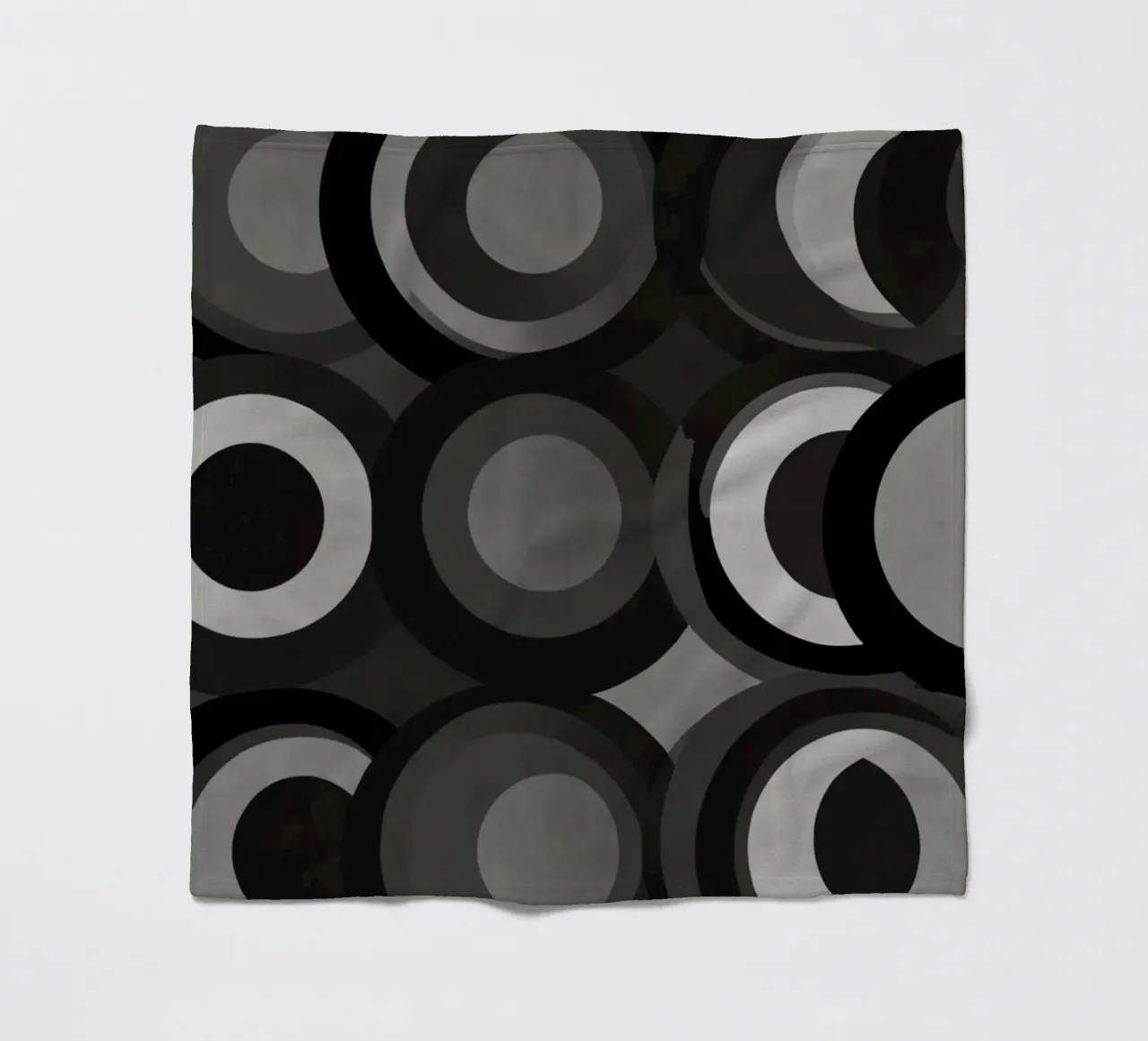 Abstraktes Muster aus sich überlappenden Kreisen in verschiedenen Farbtönen Fleecedecke von DesignDoodle