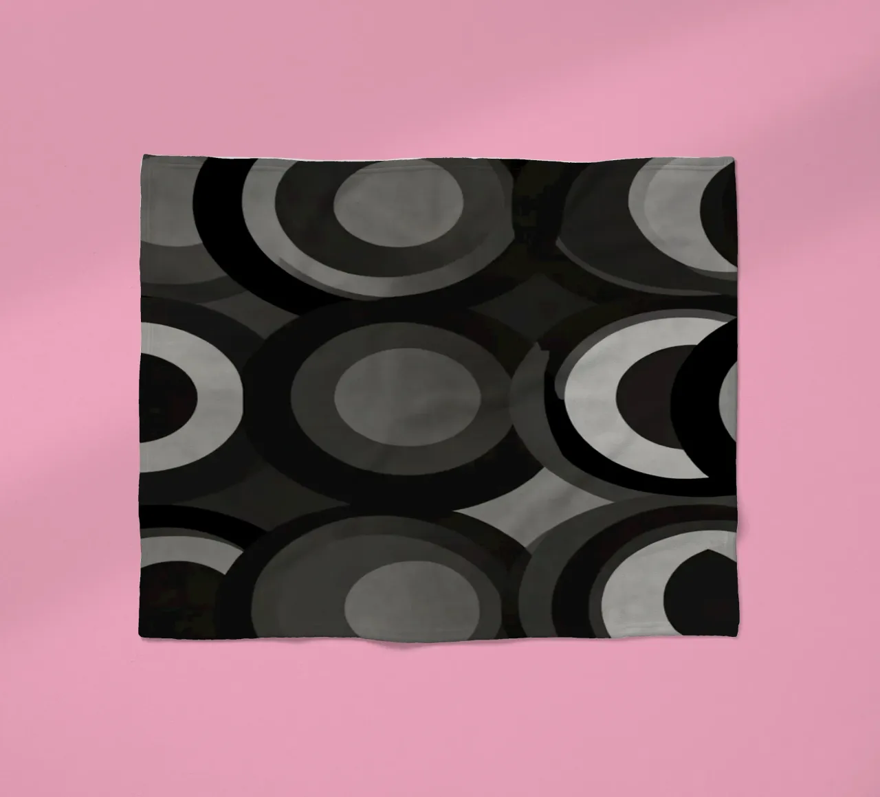 Abstraktes Muster aus sich überlappenden Kreisen in verschiedenen Farbtönen Fleecedecke von DesignDoodle