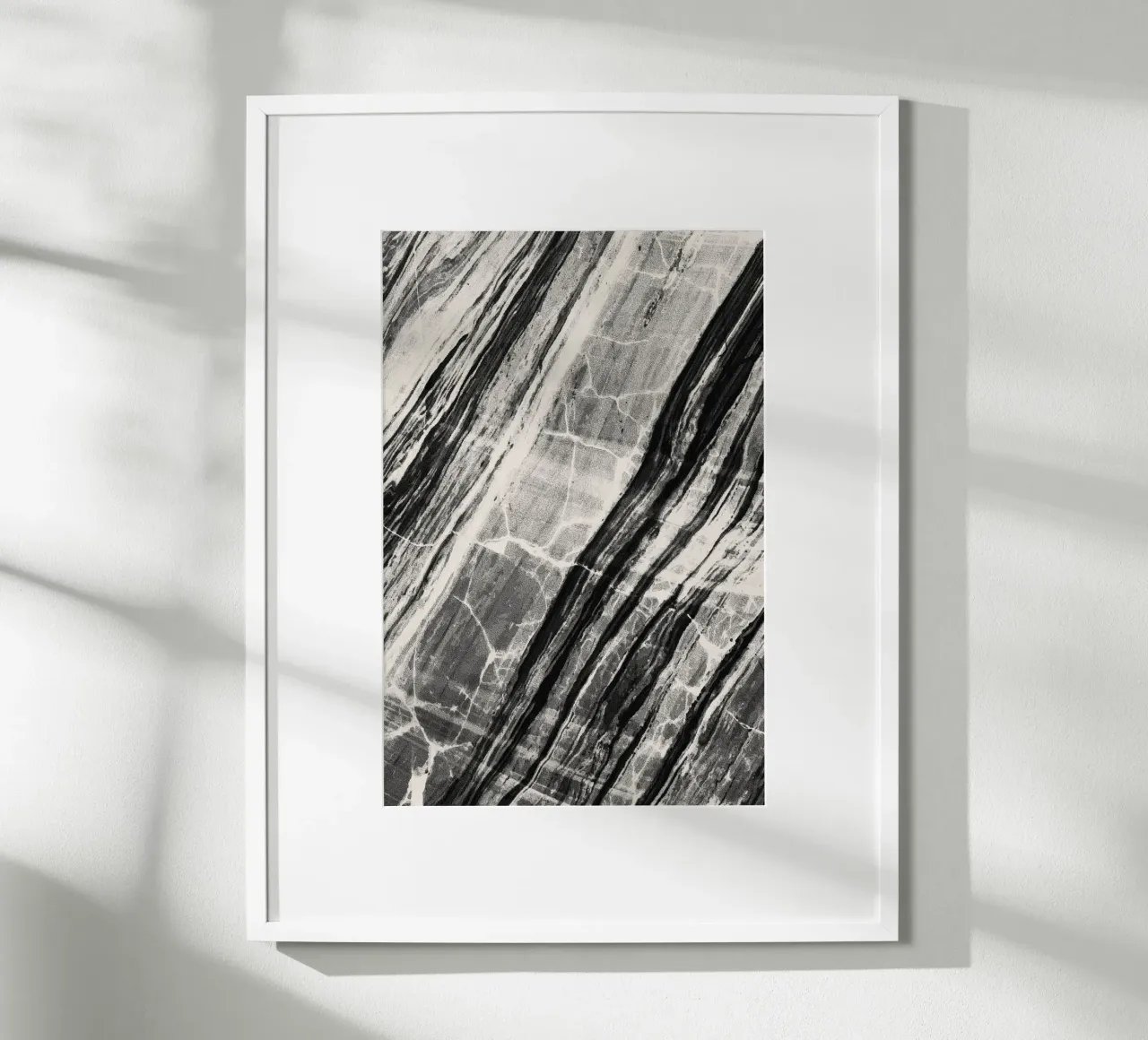 Marmo astratto nero e crema poster con telaio in plastica da SilverPegasus