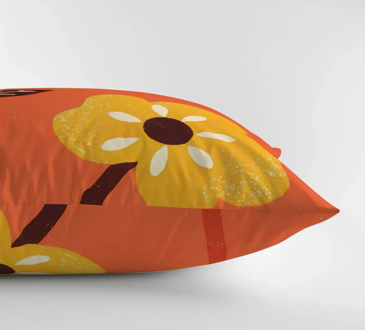 Fiori retrò pop cuscino da THE LATEST SHOP