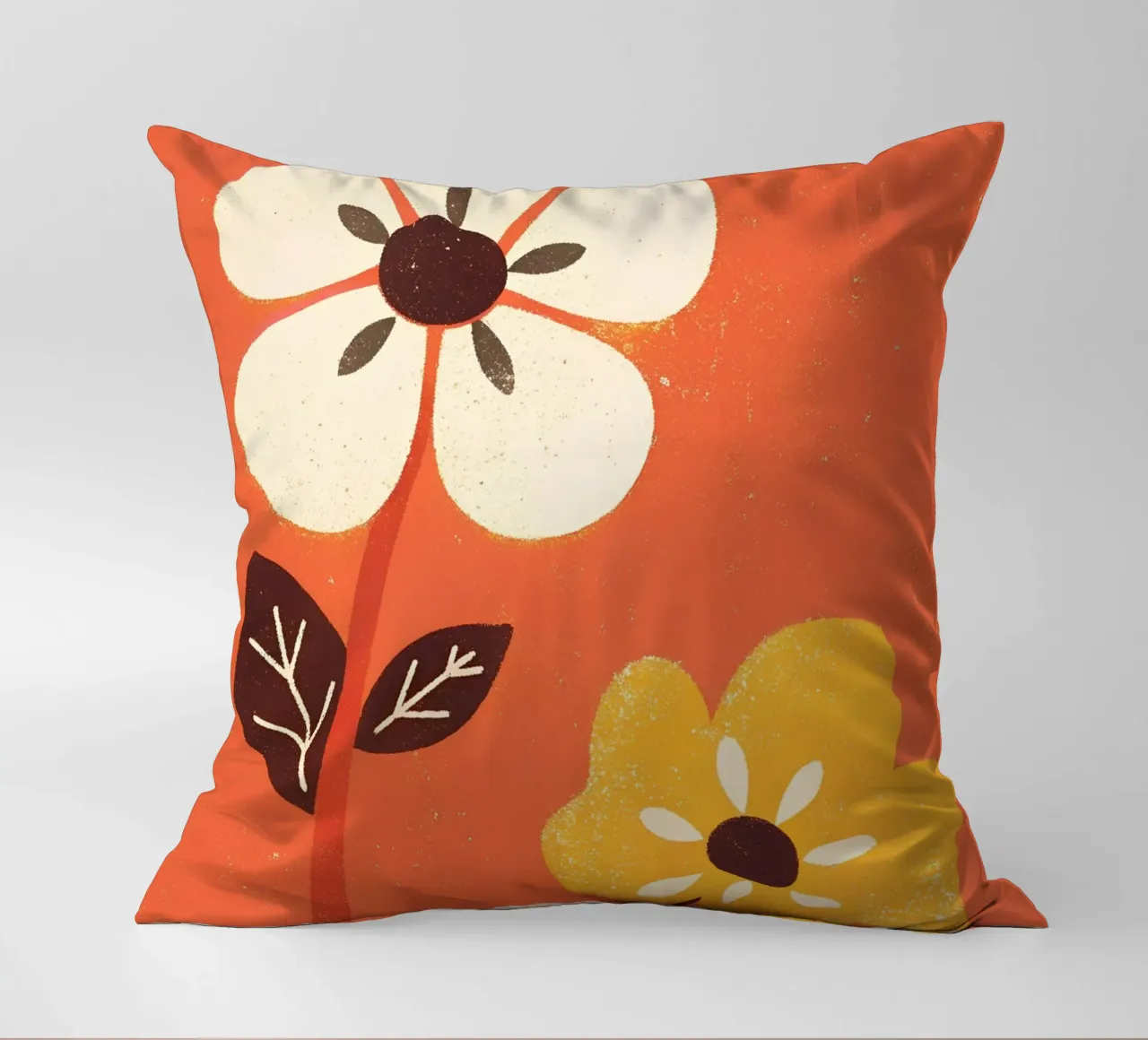 Fiori retrò pop cuscino da THE LATEST SHOP