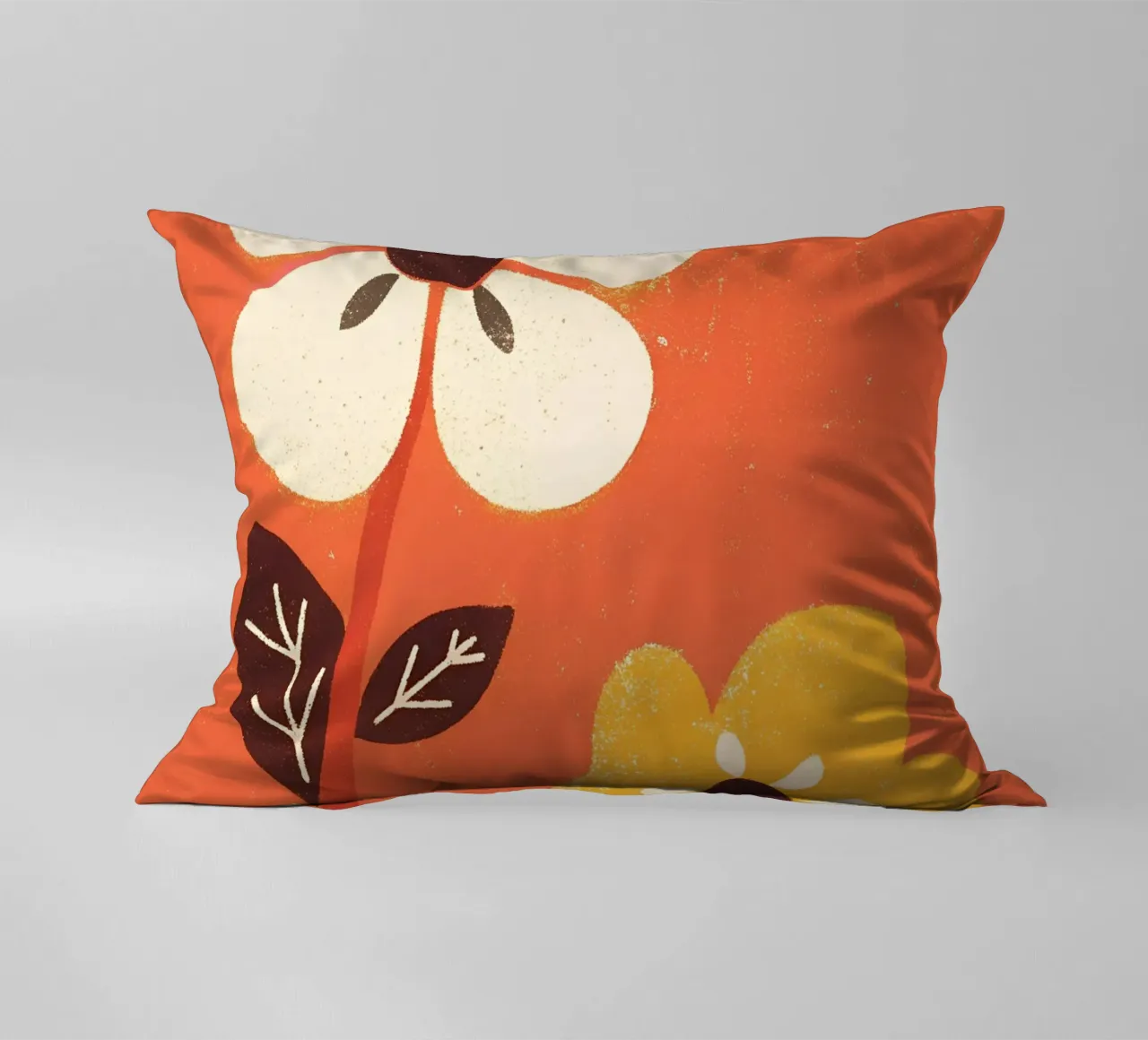 Fiori retrò pop cuscino da THE LATEST SHOP