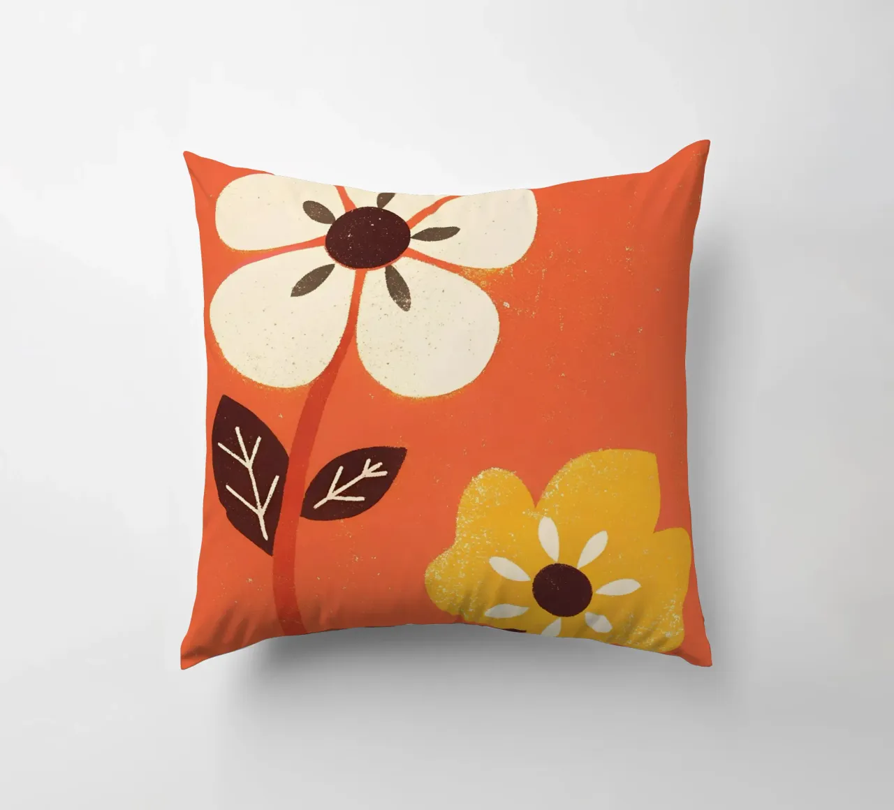 Fiori retrò pop cuscino da THE LATEST SHOP