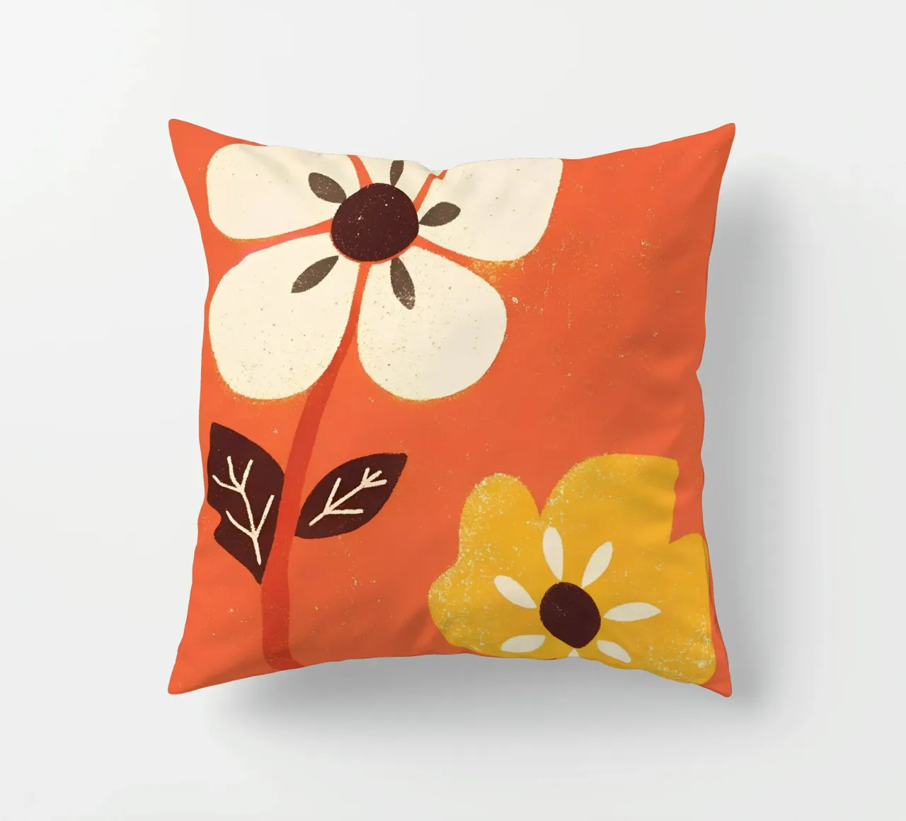 Fiori retrò pop cuscino da THE LATEST SHOP