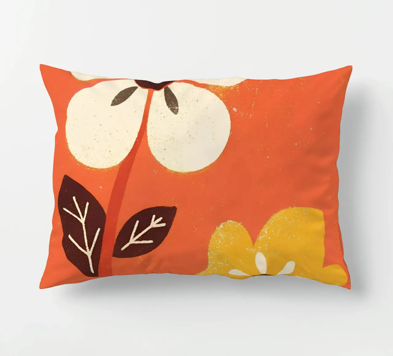 Fiori retrò pop cuscino da THE LATEST SHOP