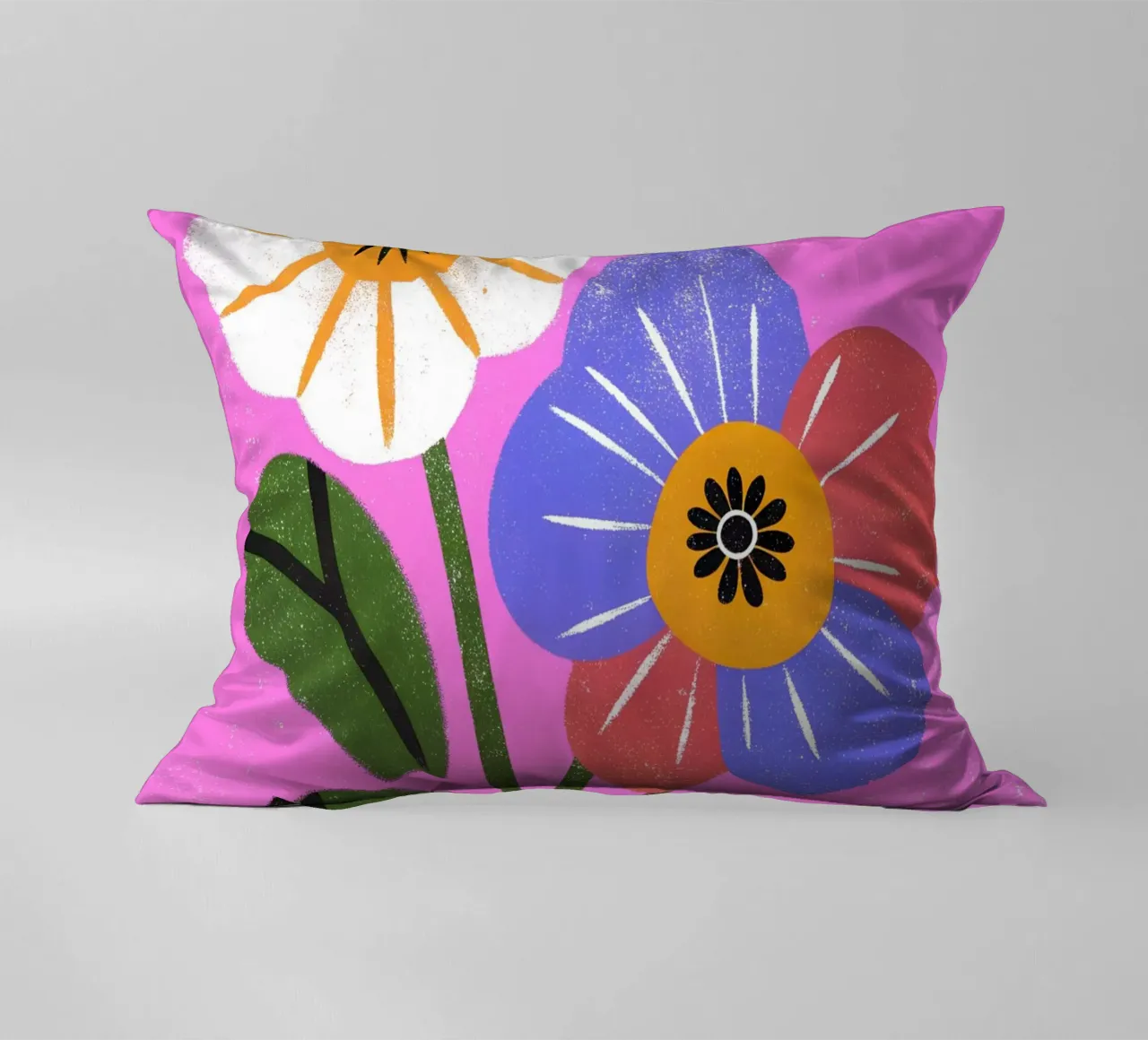 Fiori retrò pop cuscino da THE LATEST SHOP