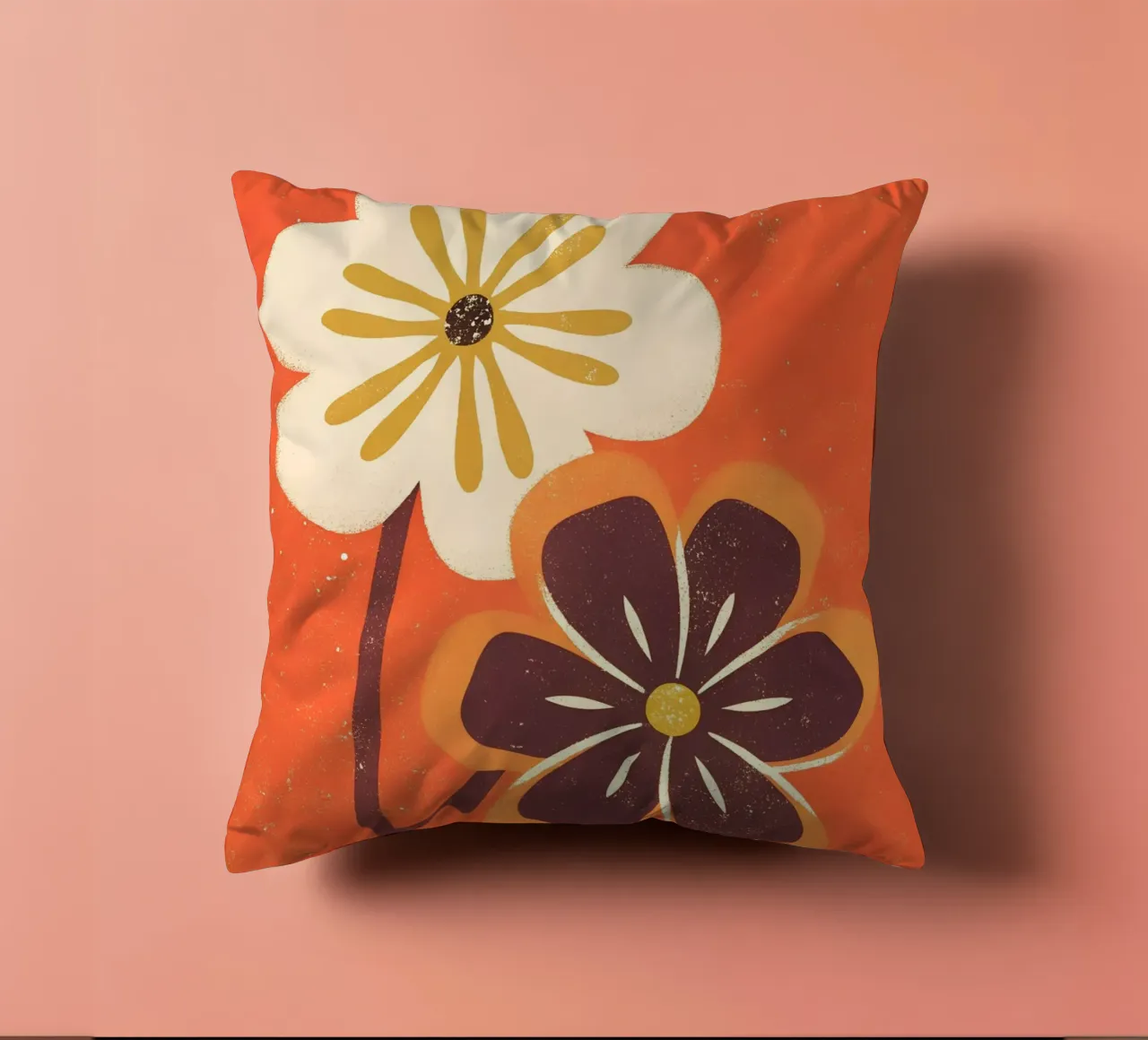 Fiori retrò pop cuscino da THE LATEST SHOP