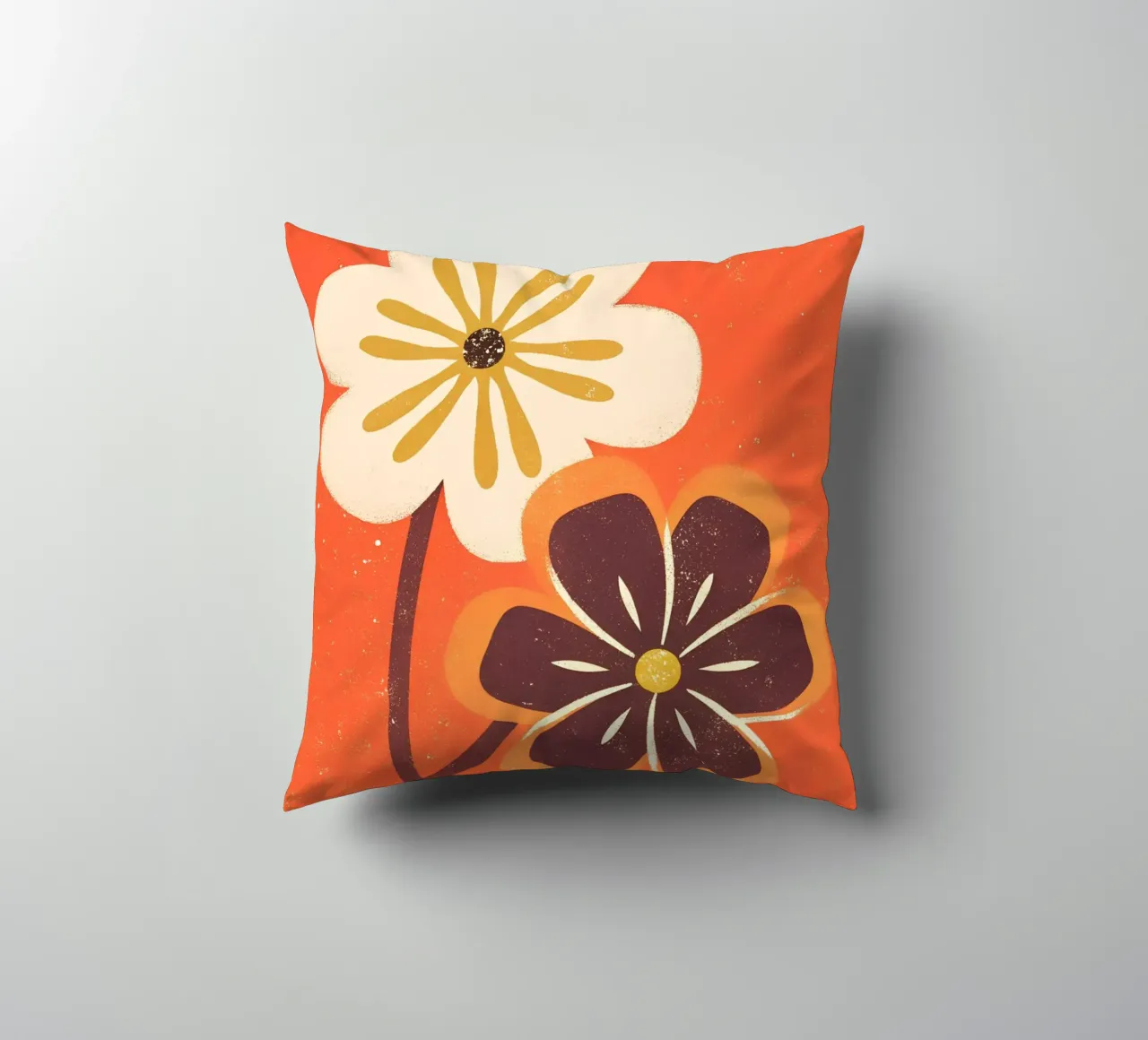 Fiori retrò pop cuscino da THE LATEST SHOP