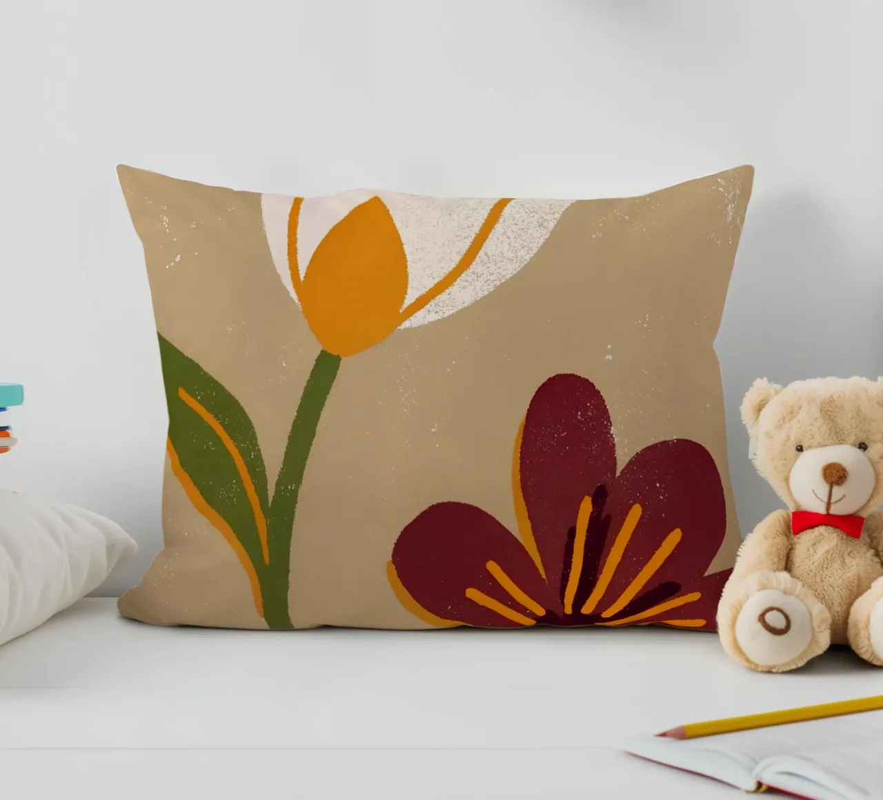 Fiori retrò pop cuscino da THE LATEST SHOP