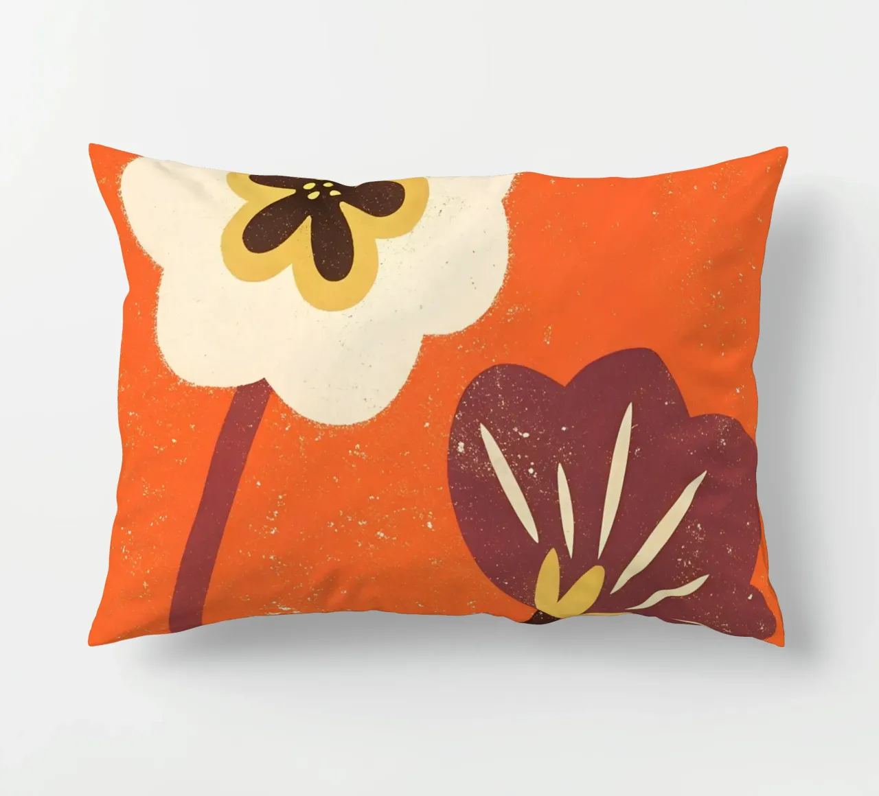 Fiori retrò pop cuscino da THE LATEST SHOP