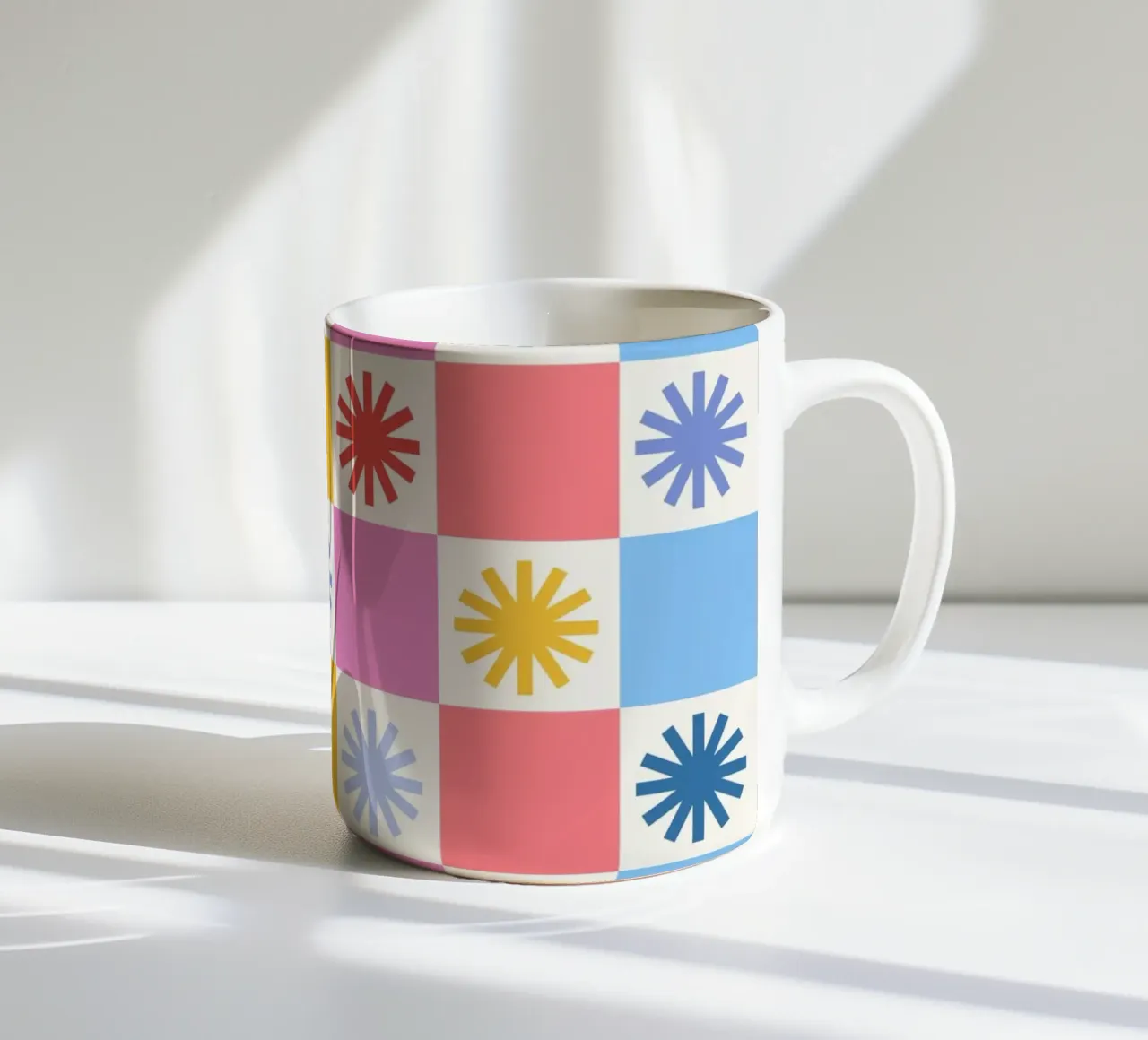 Check mate - sunshine tazza in ceramica da Gale Switzer