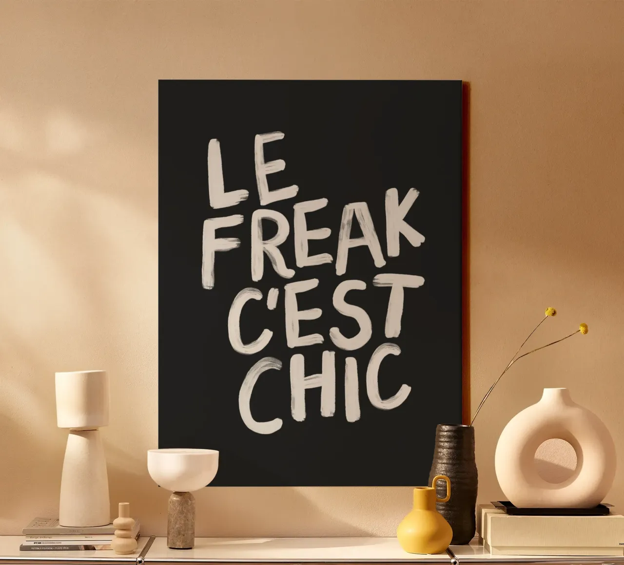 Stampa tipografica Le Freak C'est Chic Sassy in bianco e nero tela con Cornice a cassetta da THE MOTIVATED TYPE