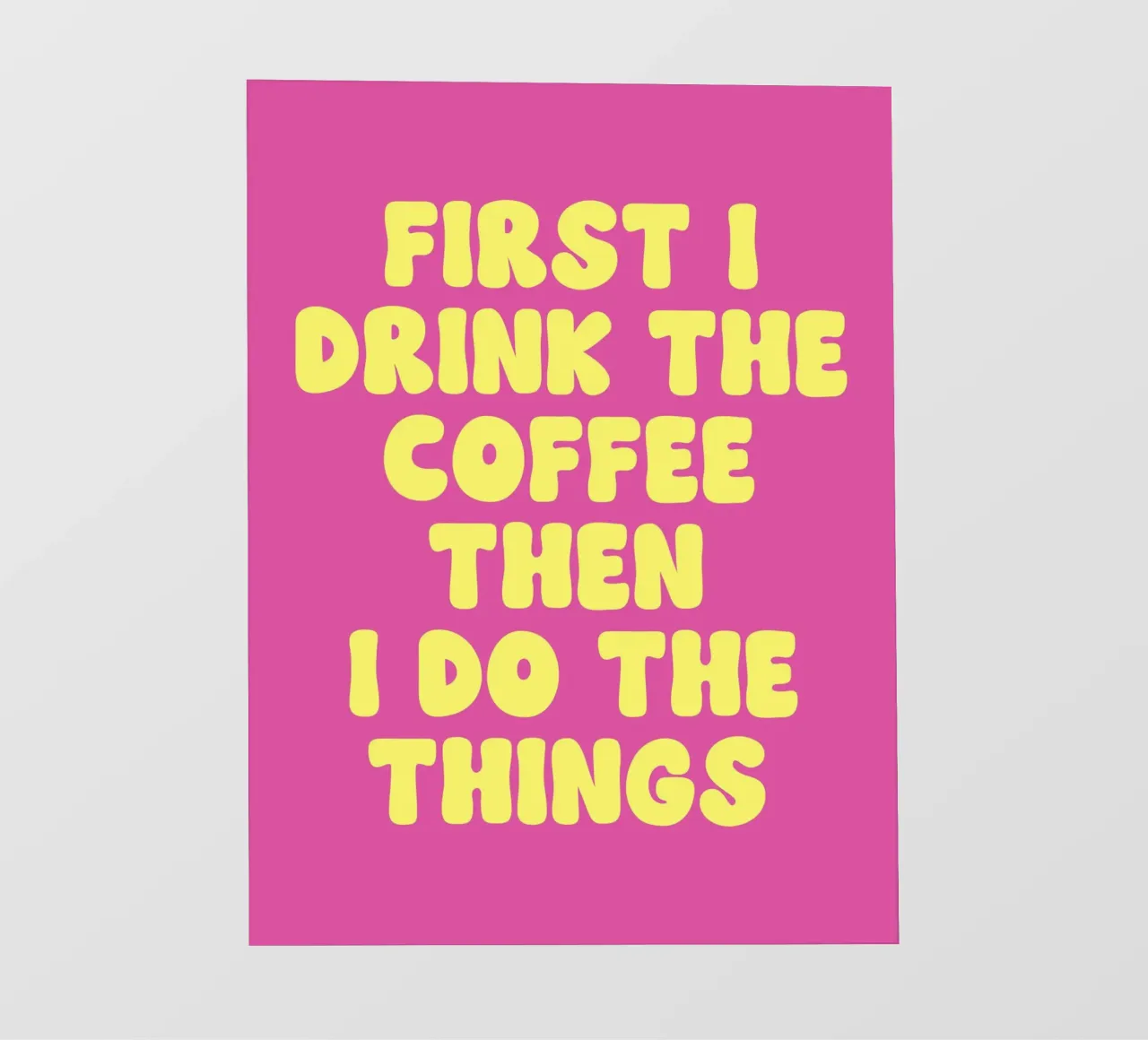 Erst trinke ich den Kaffee, dann tue ich die Dinge Zitat (Magenta Backlit Folie von Paigaam Studio