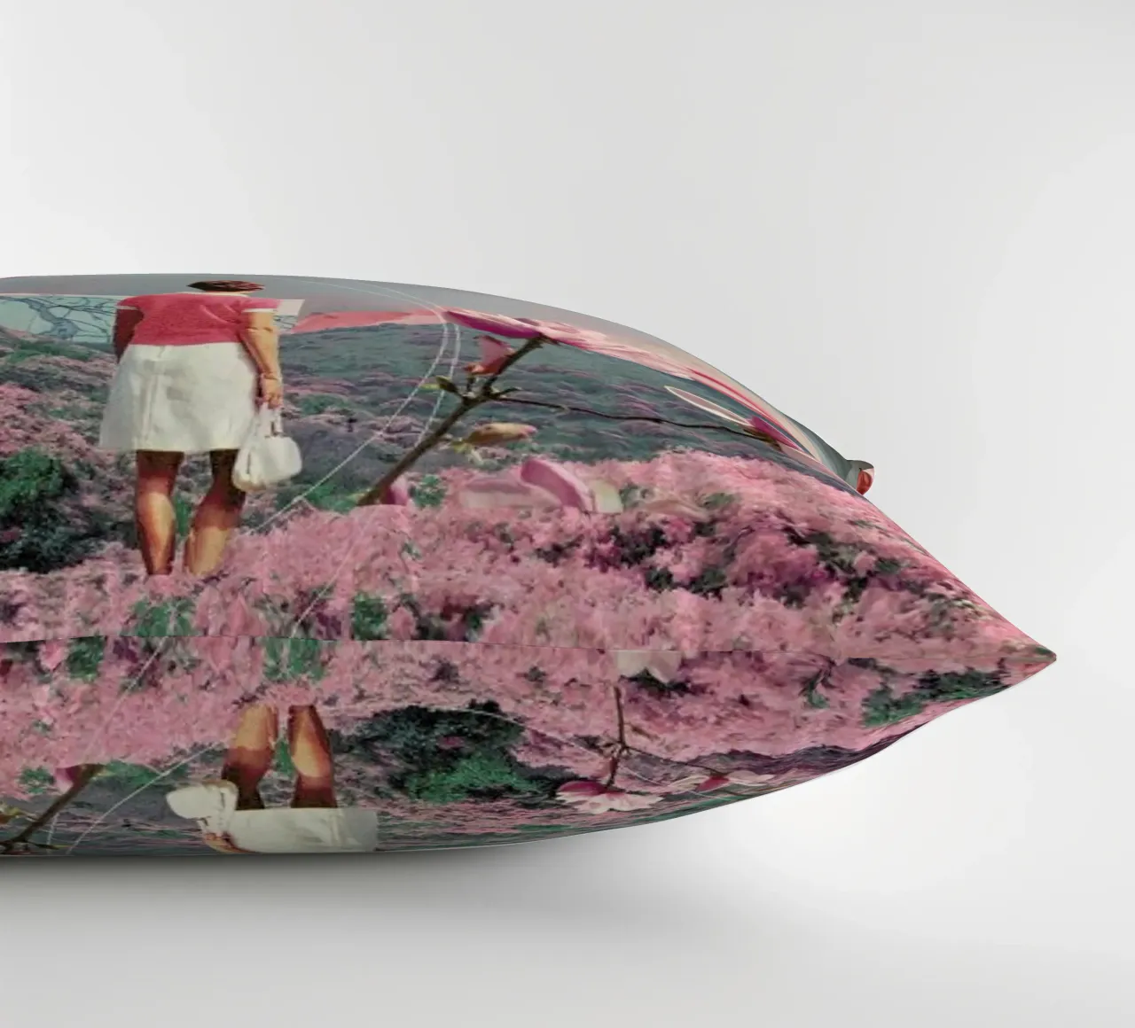 Trying To Accept The Distance cuscino da Frank Moth