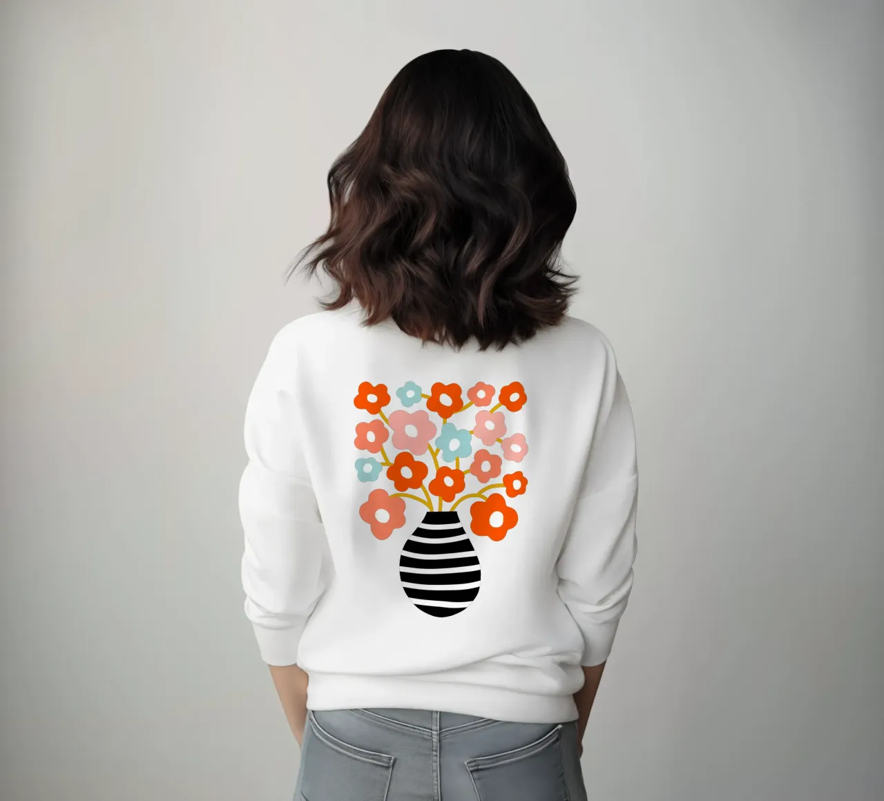 Fiori minimalisti in un vaso nero a righe - Accenti color pesca e acqua felpa da Dominique Vari