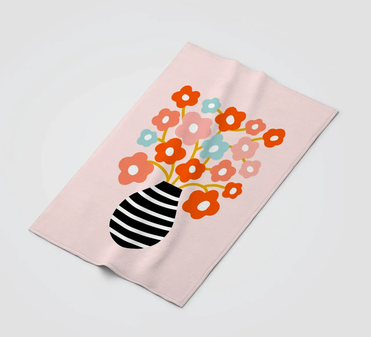 Fiori minimalisti in un vaso nero a righe - Accenti color pesca e acqua coperta in pile da Dominique Vari