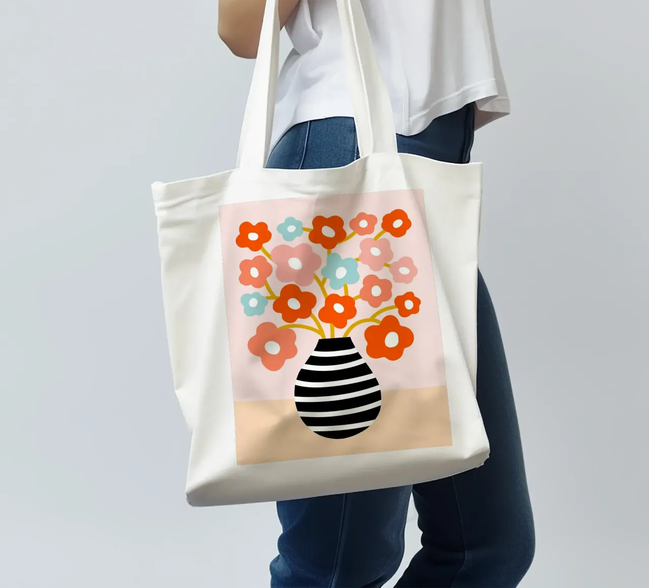 Fiori minimalisti in un vaso nero a righe - Accenti color pesca e acqua borsa in juta da Dominique Vari