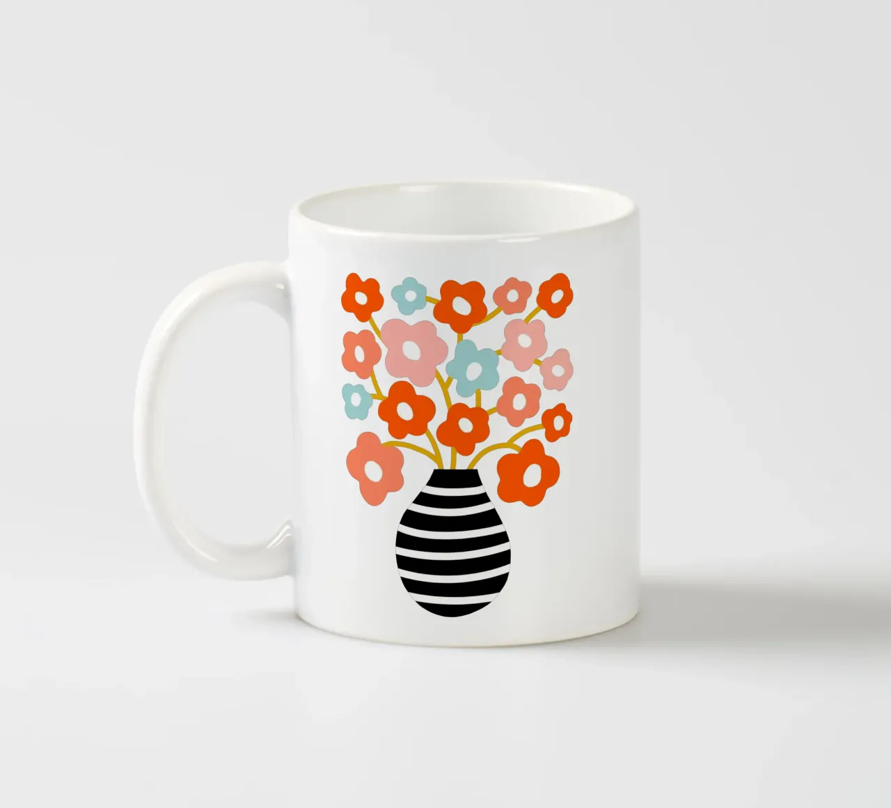 Fiori minimalisti in un vaso nero a righe - Accenti color pesca e acqua tazza in ceramica da Dominique Vari