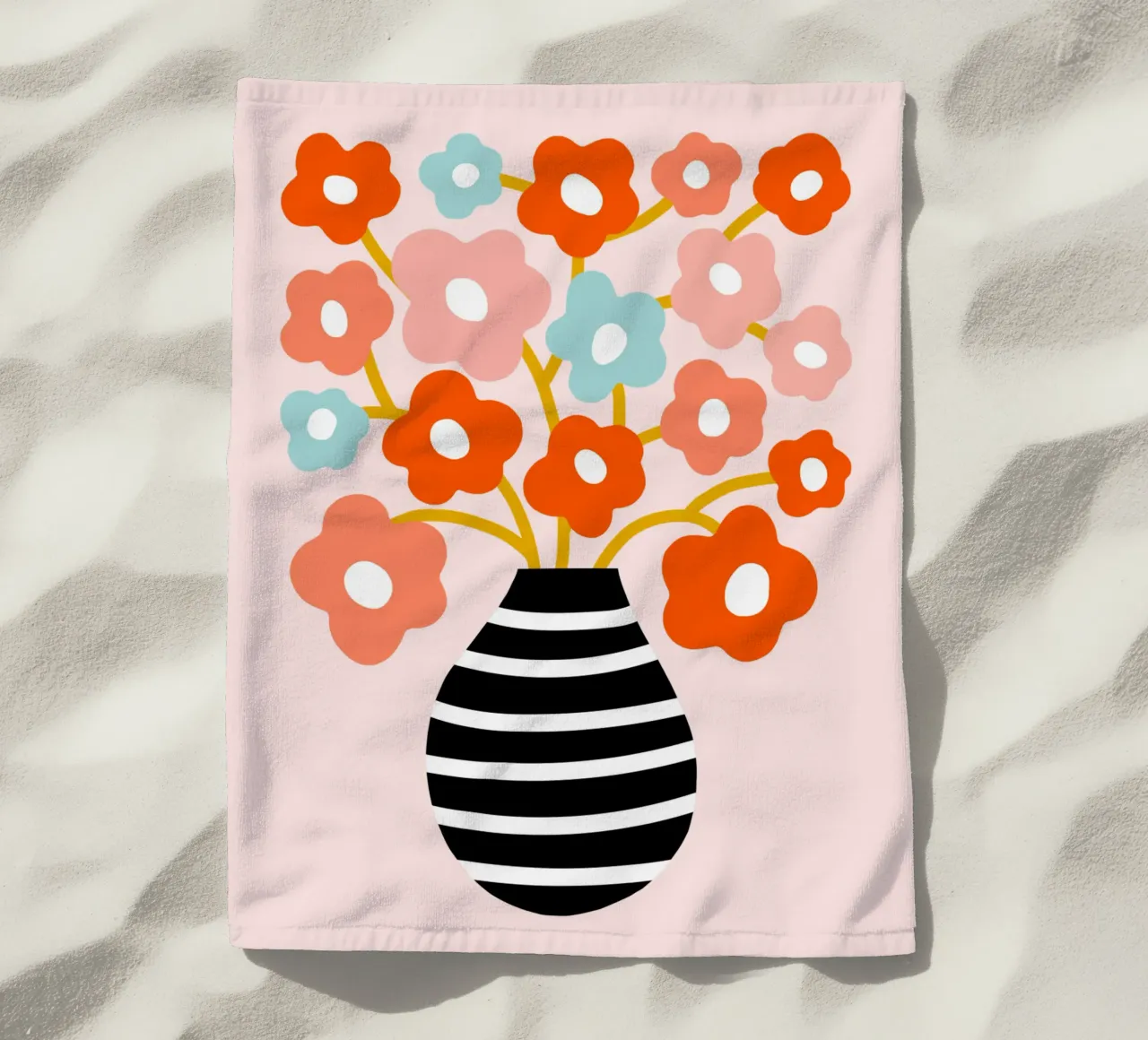 Fiori minimalisti in un vaso nero a righe - Accenti color pesca e acqua telo mare da Dominique Vari