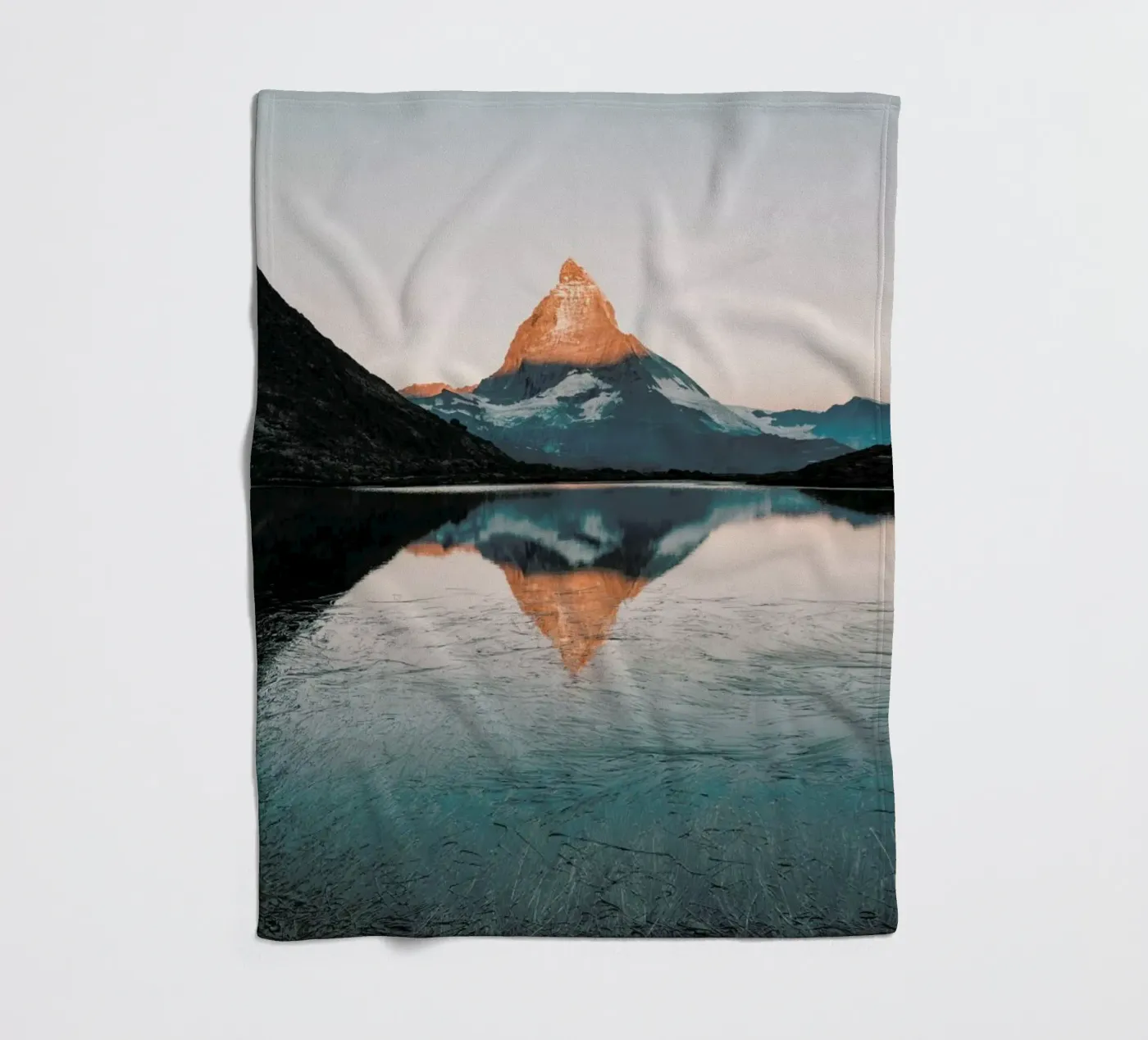 Sunrise Reflection fleecedeken van METROPOLIS