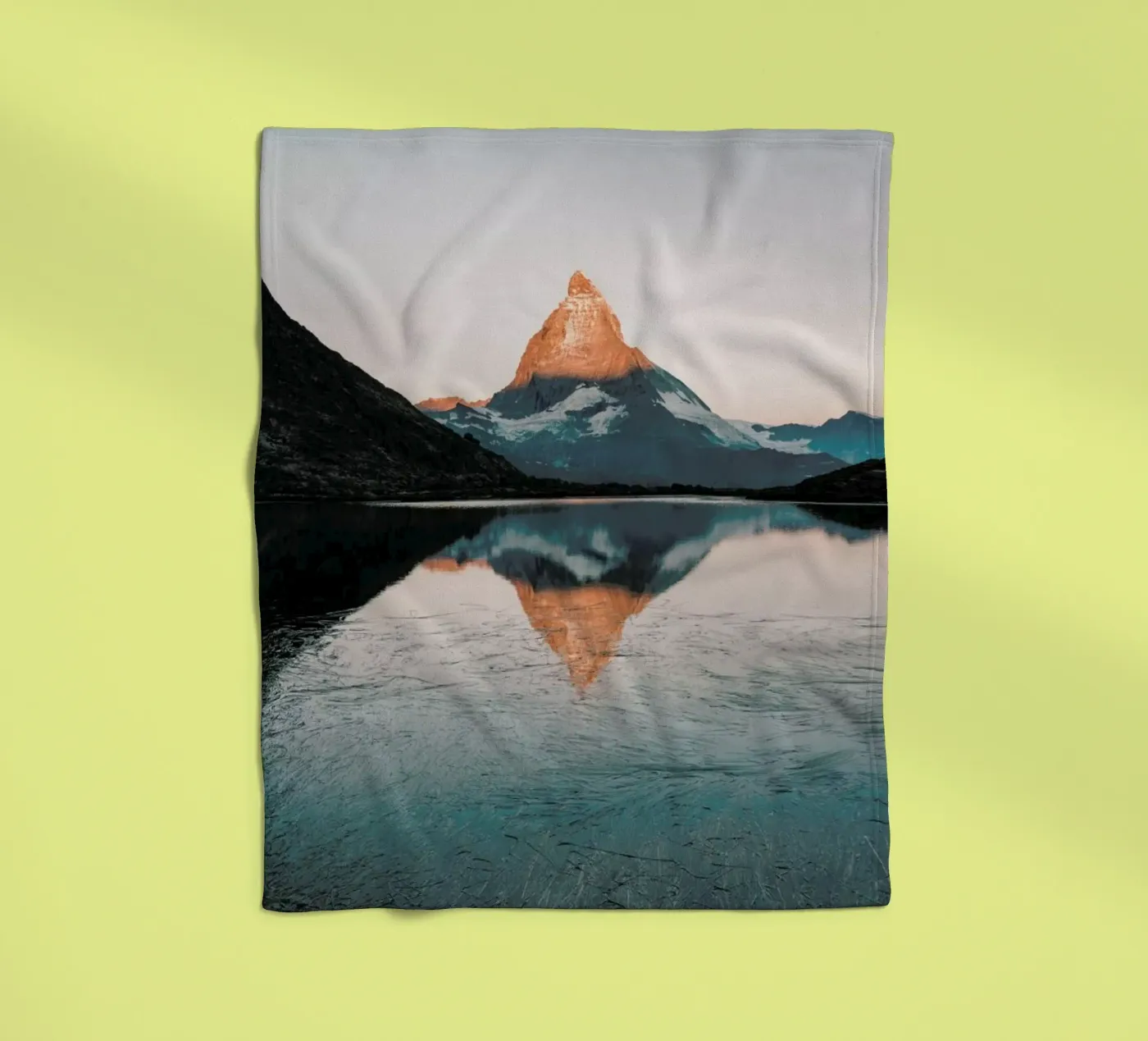 Sunrise Reflection fleecedeken van METROPOLIS