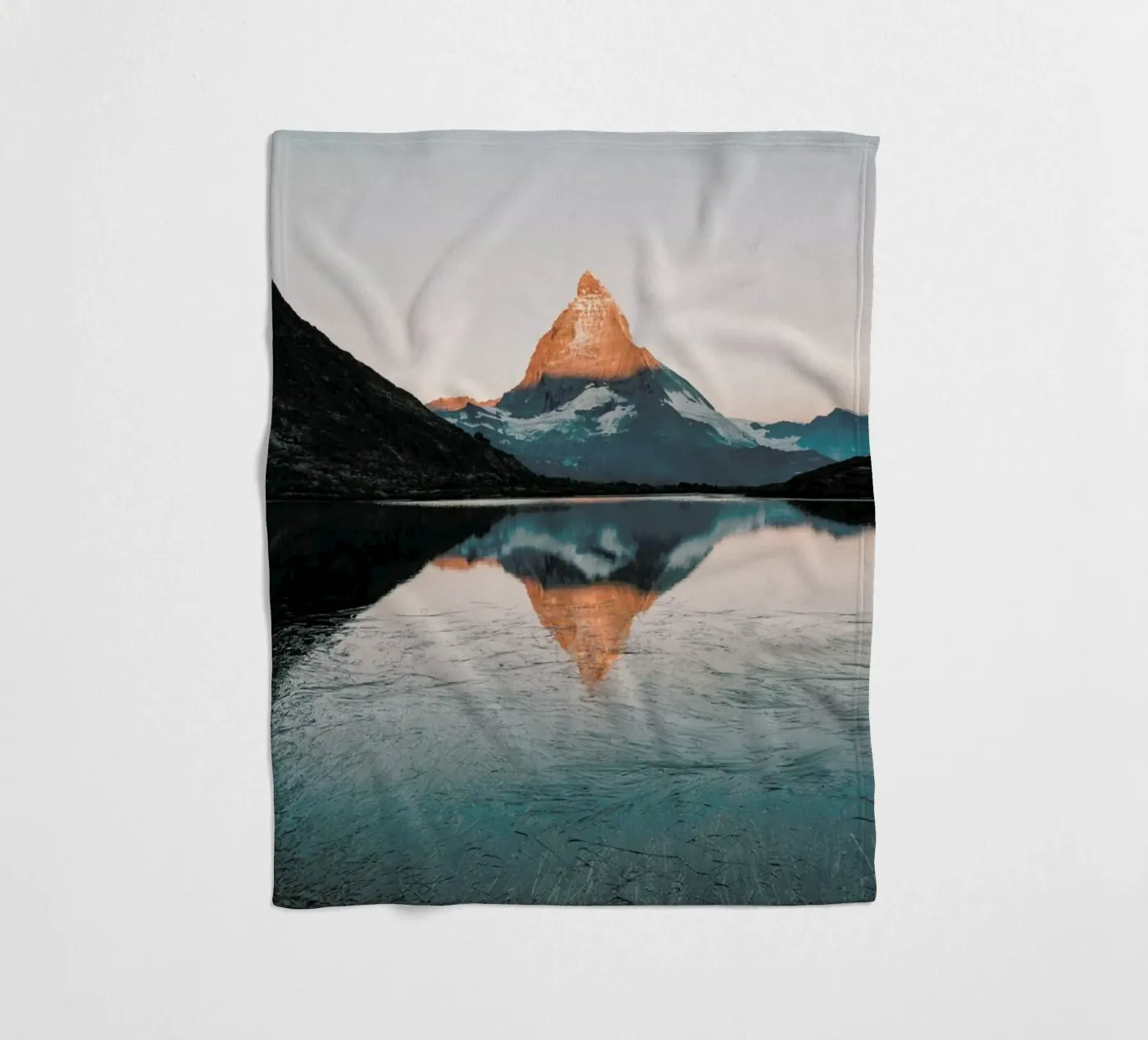 Sunrise Reflection fleecedeken van METROPOLIS