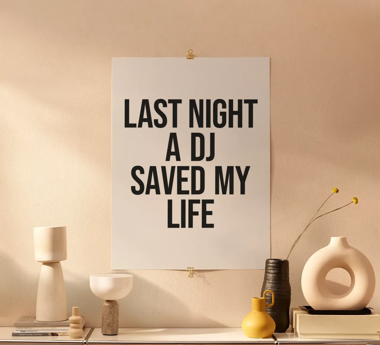Ieri sera un DJ mi ha salvato la vita poster da Paigaam Studio