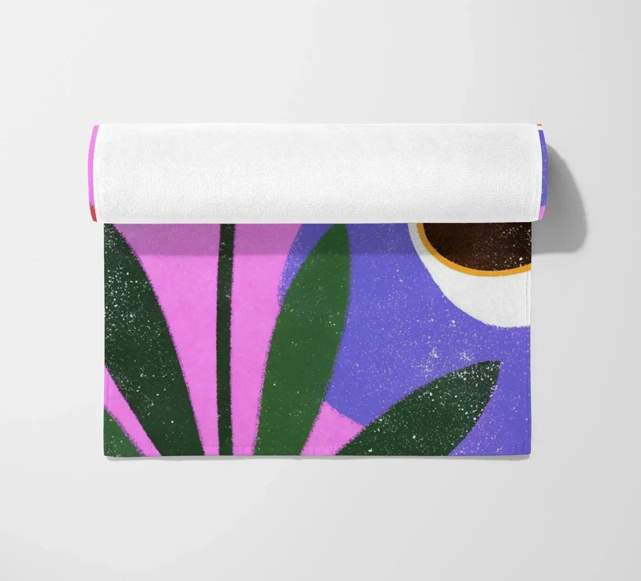 Fiori retrò pop telo mare da THE LATEST SHOP