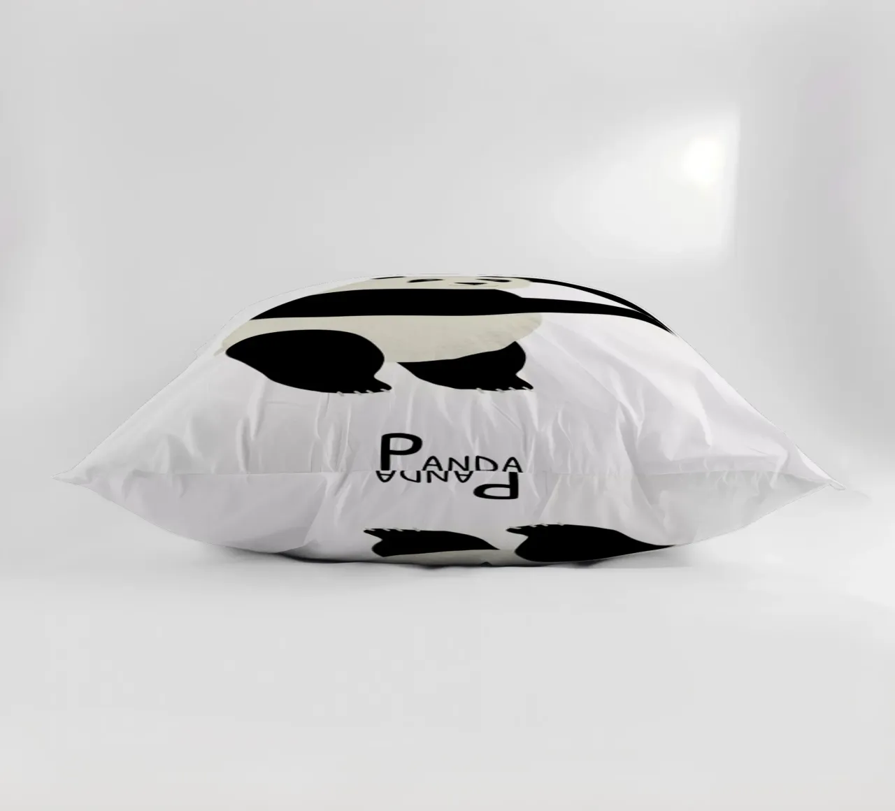 P for Panda cuscino da Little Flourishes