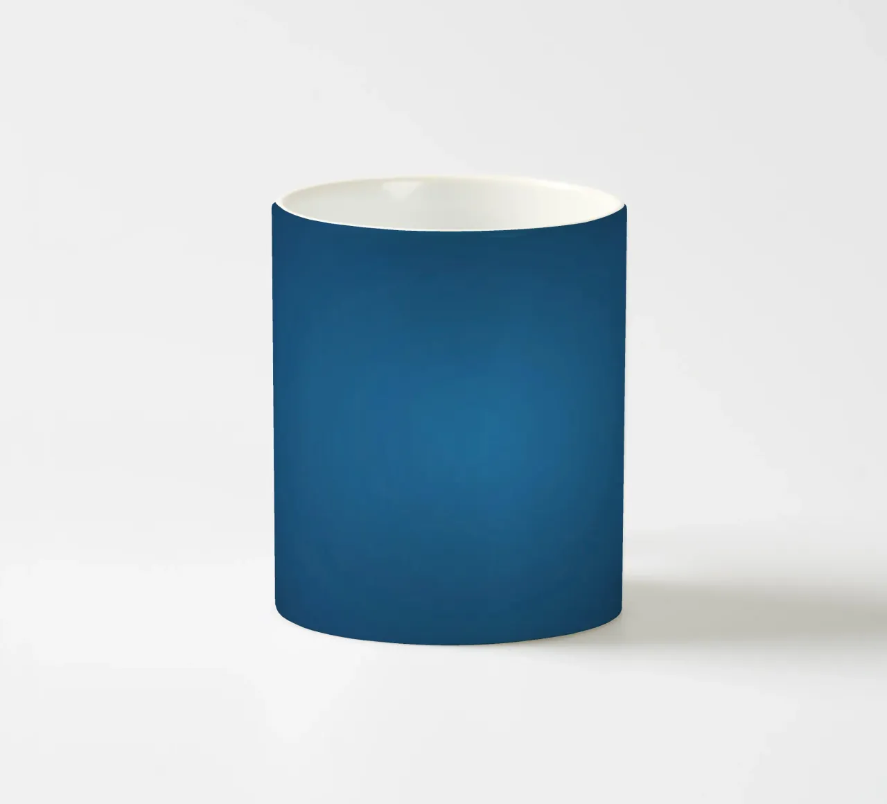 Abstract blauw achtergrondontwerp keramische mok van DesignDoodle