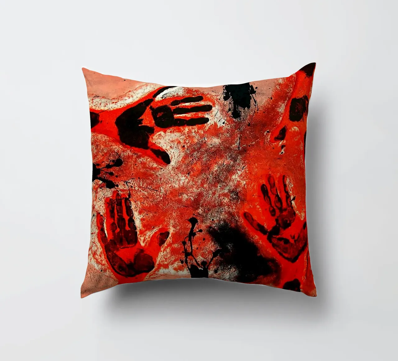 Mani in rosso 1979 cuscino da Ettyhmoz