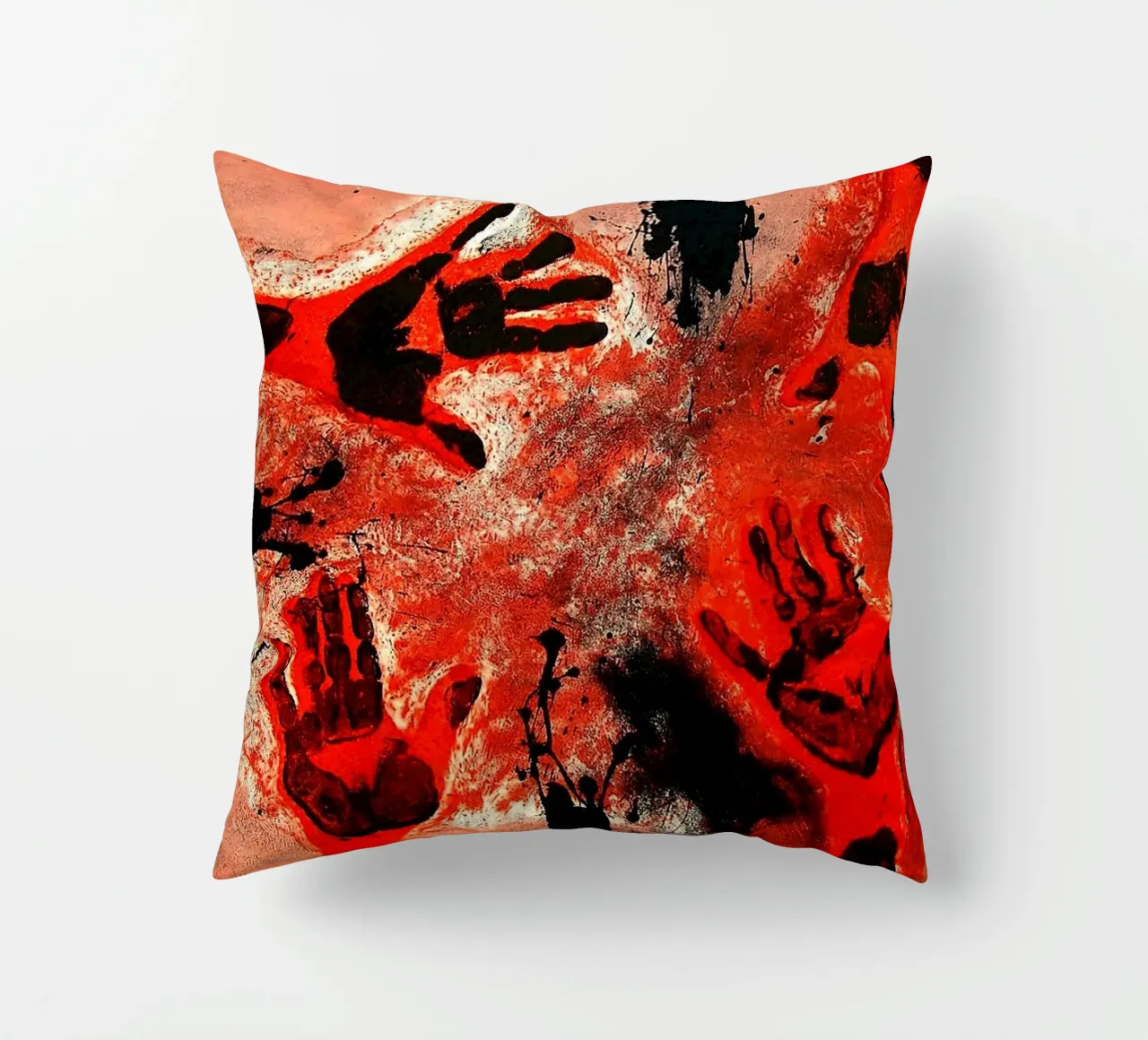 Mani in rosso 1979 cuscino da Ettyhmoz