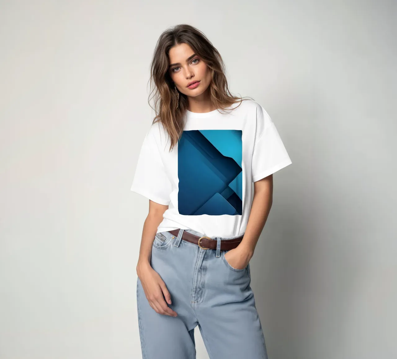 Design astratto di forme geometriche blu t-shirt da DesignDoodle