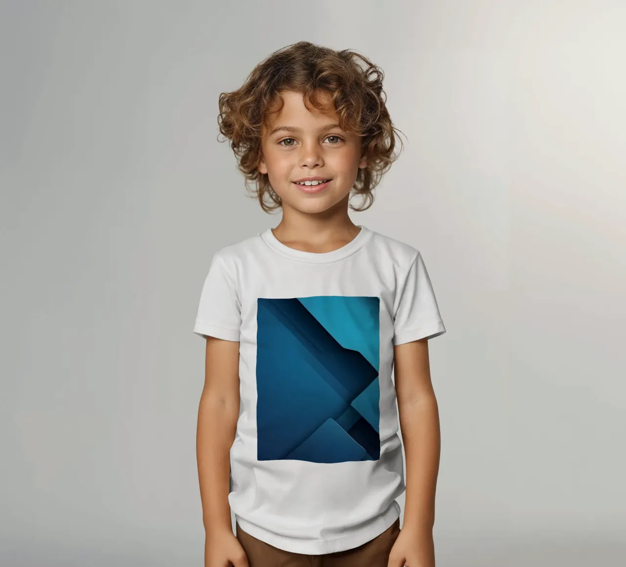 Design astratto di forme geometriche blu t-shirt bambini da DesignDoodle