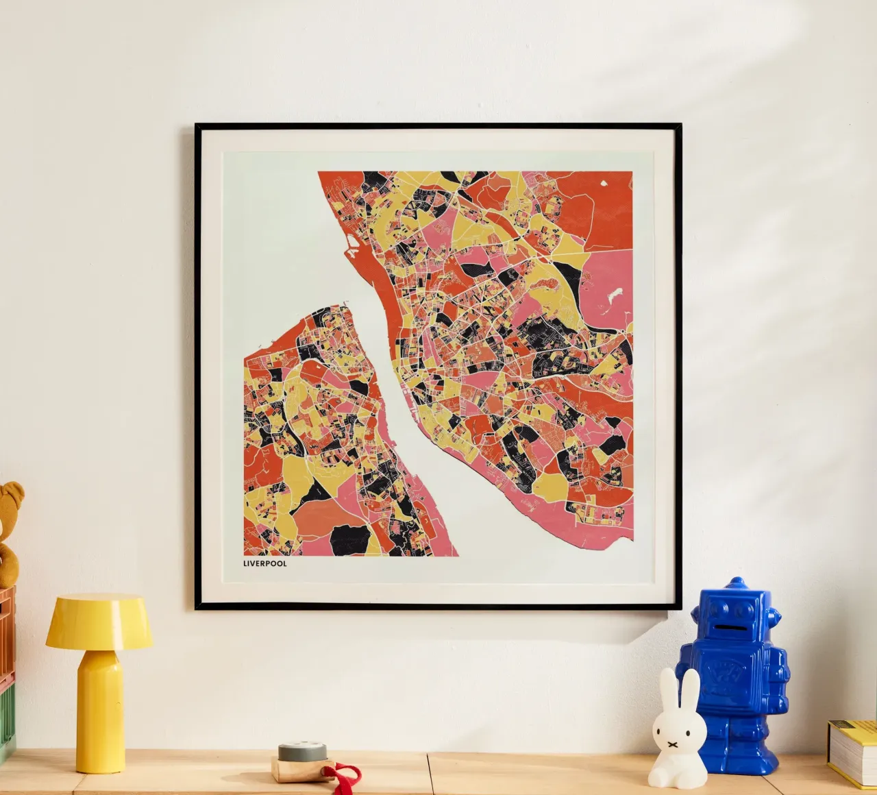 Liverpool II poster con telaio in legno da The Cartography Collection