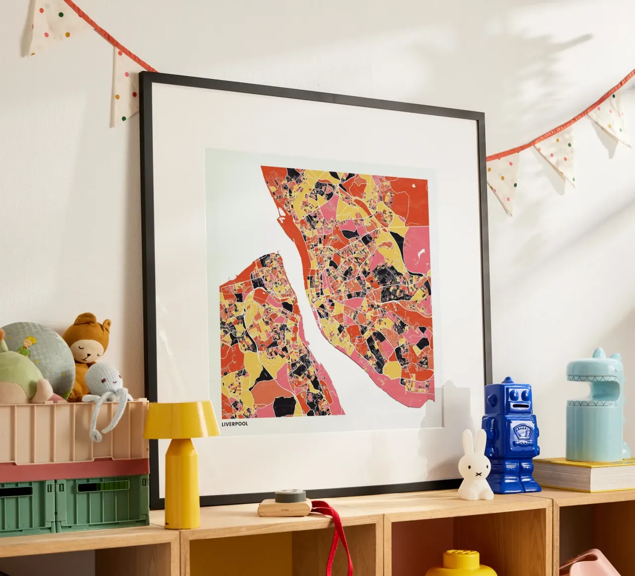 Liverpool II poster con telaio in legno da The Cartography Collection