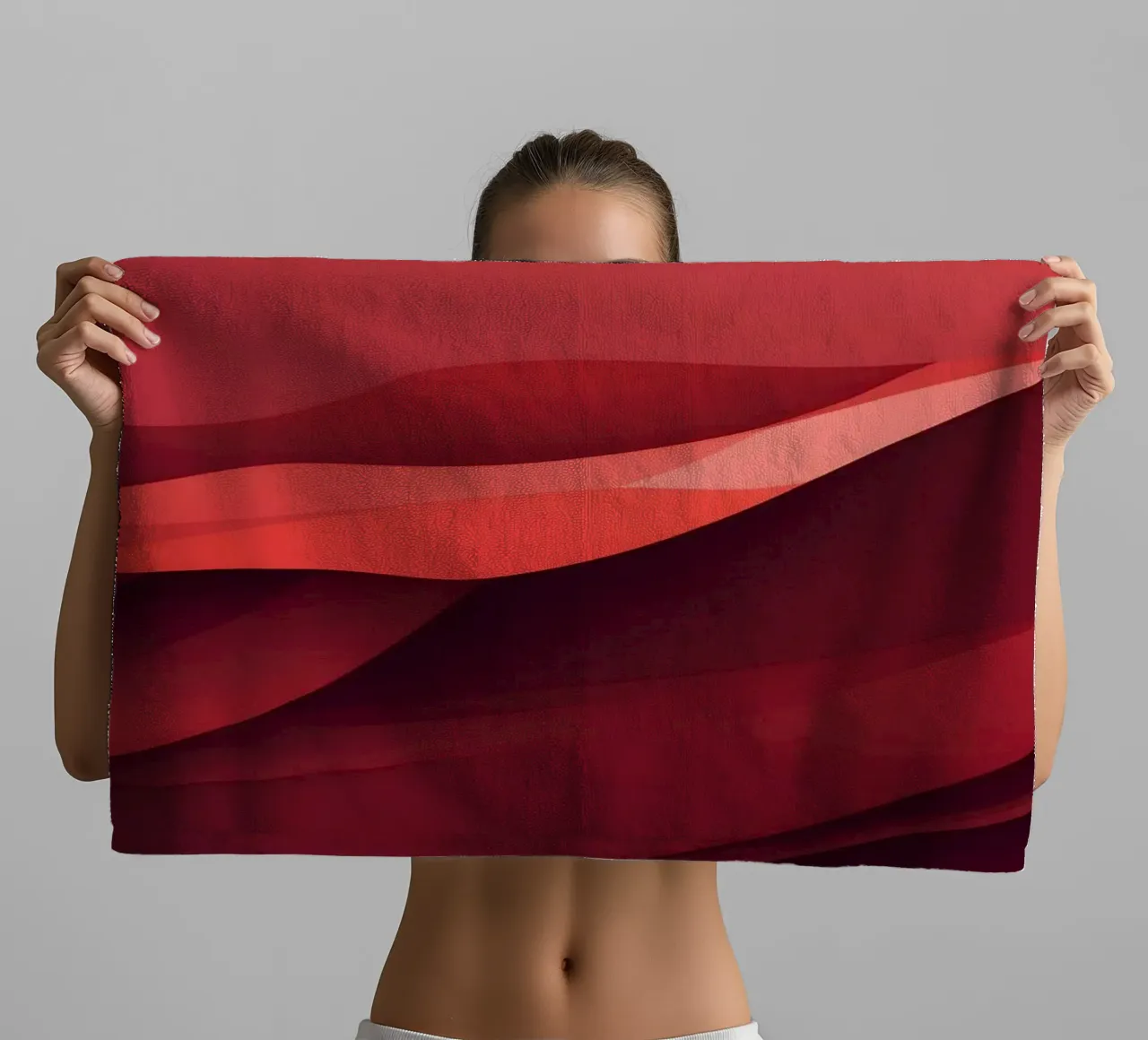 Des vagues rouges abstraites créent un papier peint dynamique et attrayant. serviette de bain de DesignDoodle