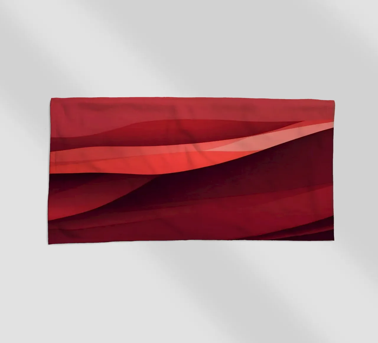 Abstrakte rote Wellen schaffen eine dynamische und einnehmende Tapete Strandtuch von DesignDoodle