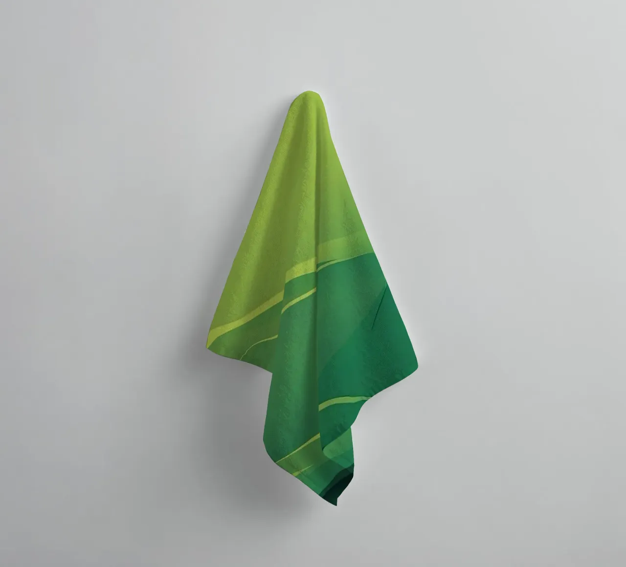 Abstraktes grünes Design mit fließenden Formen und Farbverläufen Handtuch von DesignDoodle